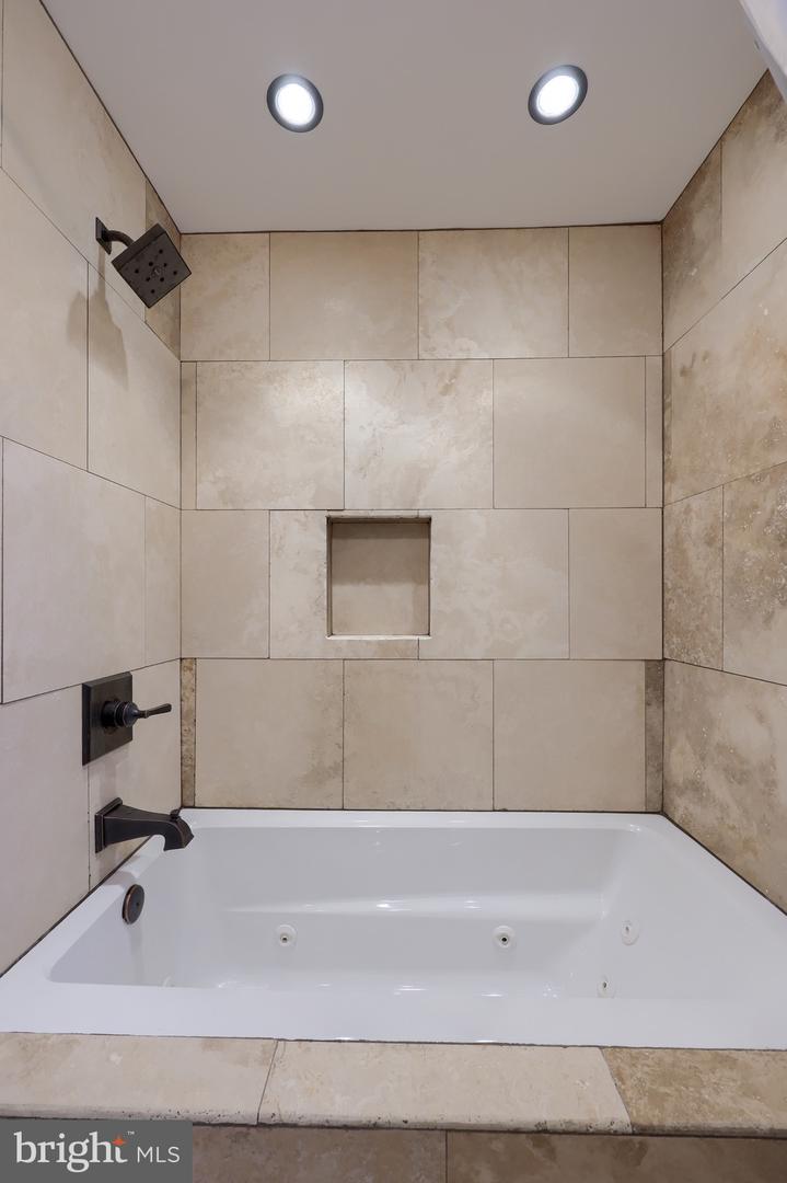 Lancaster, Pennsylvania, 17601, United States, 4 Bedrooms Bedrooms, ,3 BathroomsBathrooms,Residential,For Sale,1999084