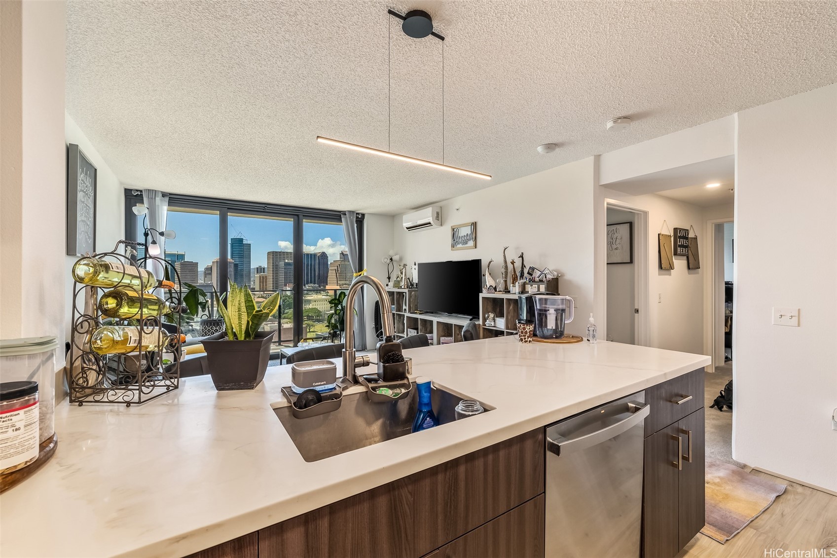 Honolulu, Hawaii, 96813, United States, 2 Bedrooms Bedrooms, ,2 BathroomsBathrooms,Residential,For Sale,1988310