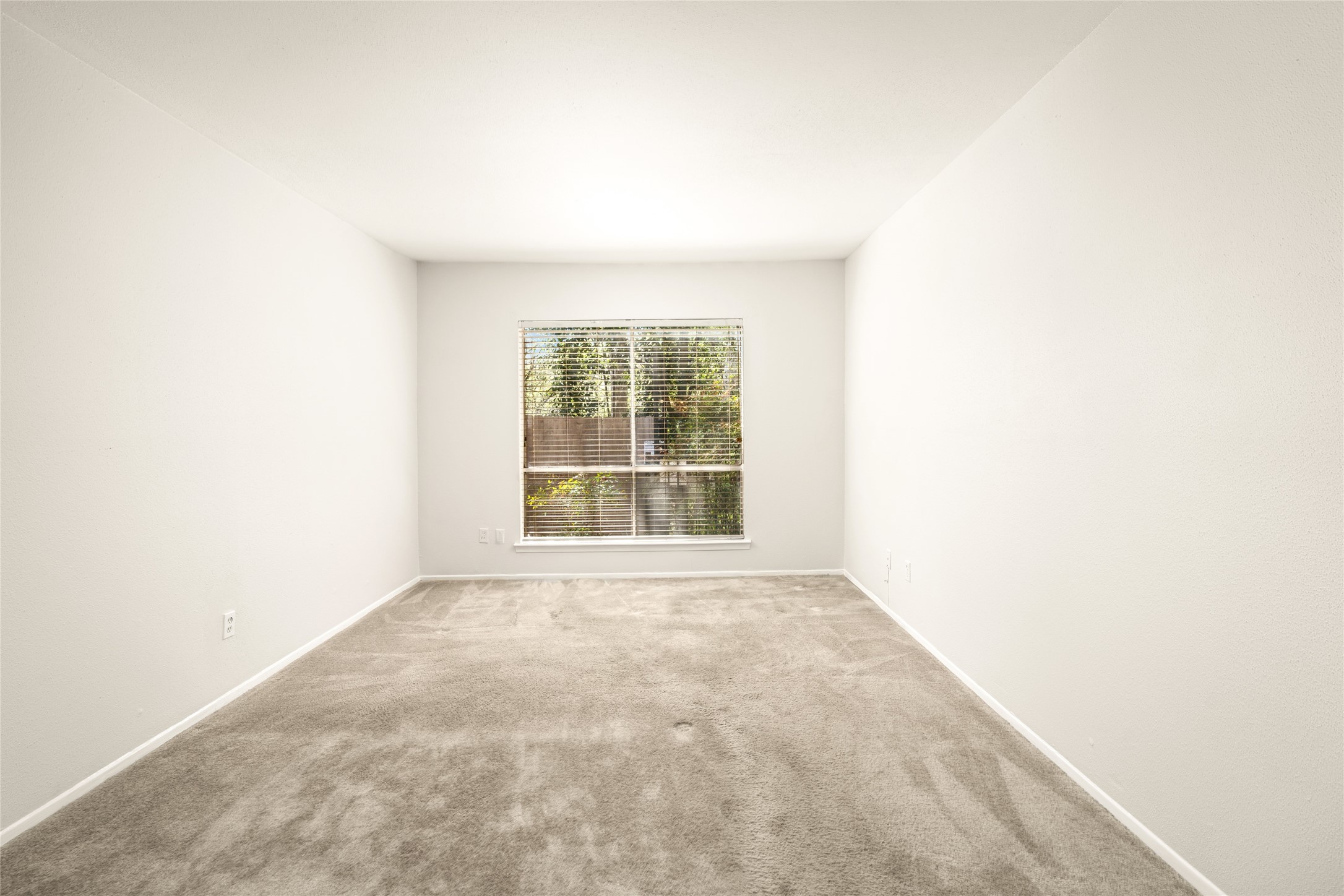  2238 S Piney Point Road #102 - 物件實景