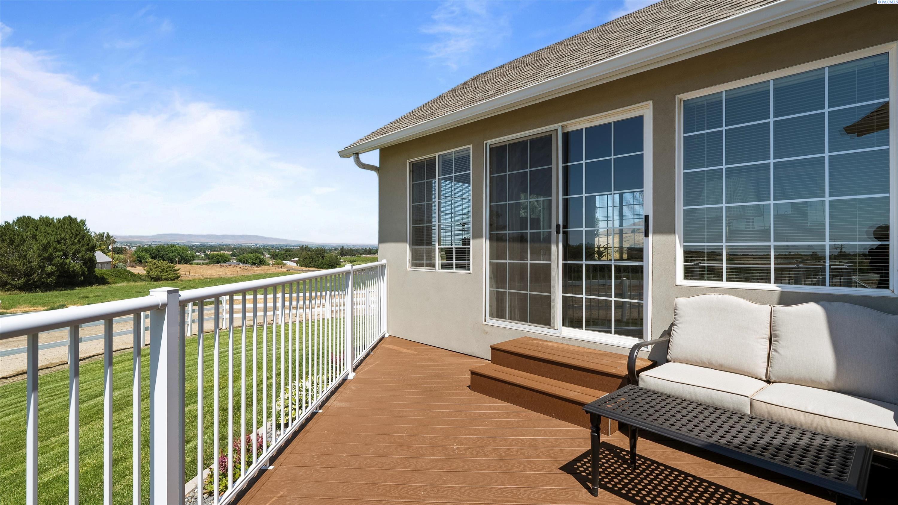 Prosser, Washington, 99350, United States, 3 Bedrooms Bedrooms, ,3 BathroomsBathrooms,Residential,For Sale,1867442
