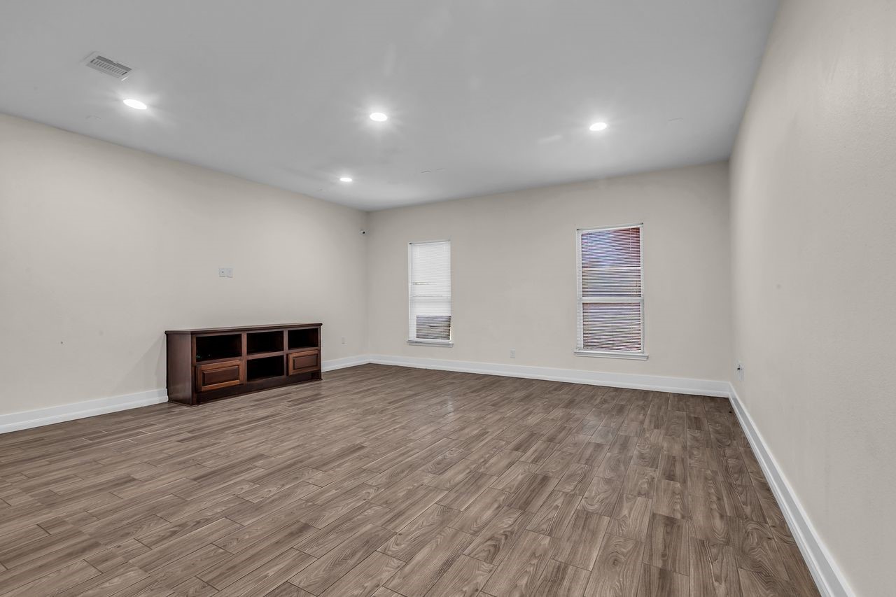 Porter, Tennessee, 77365, United States, 6 Bedrooms Bedrooms, ,4 BathroomsBathrooms,Residential,For Sale,1970156