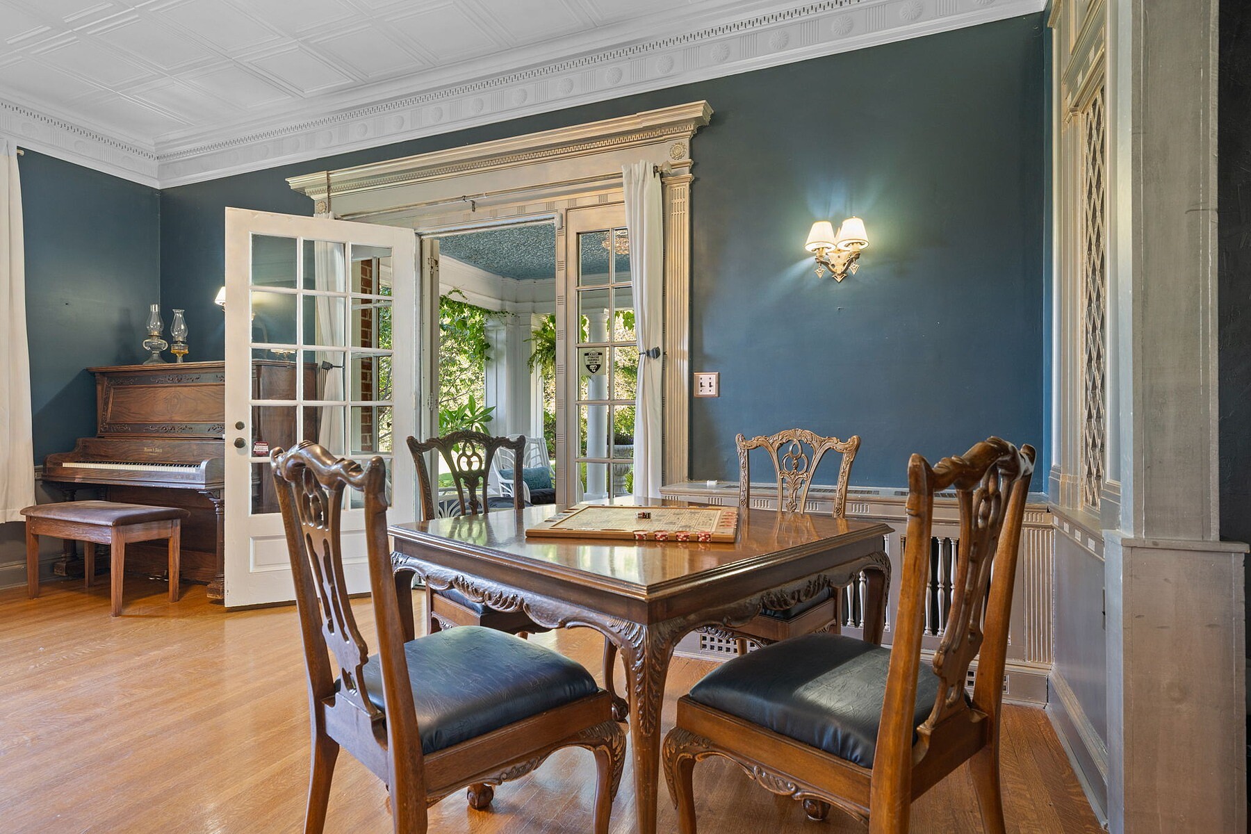  Neo-Classical Revival Home - 物件實景