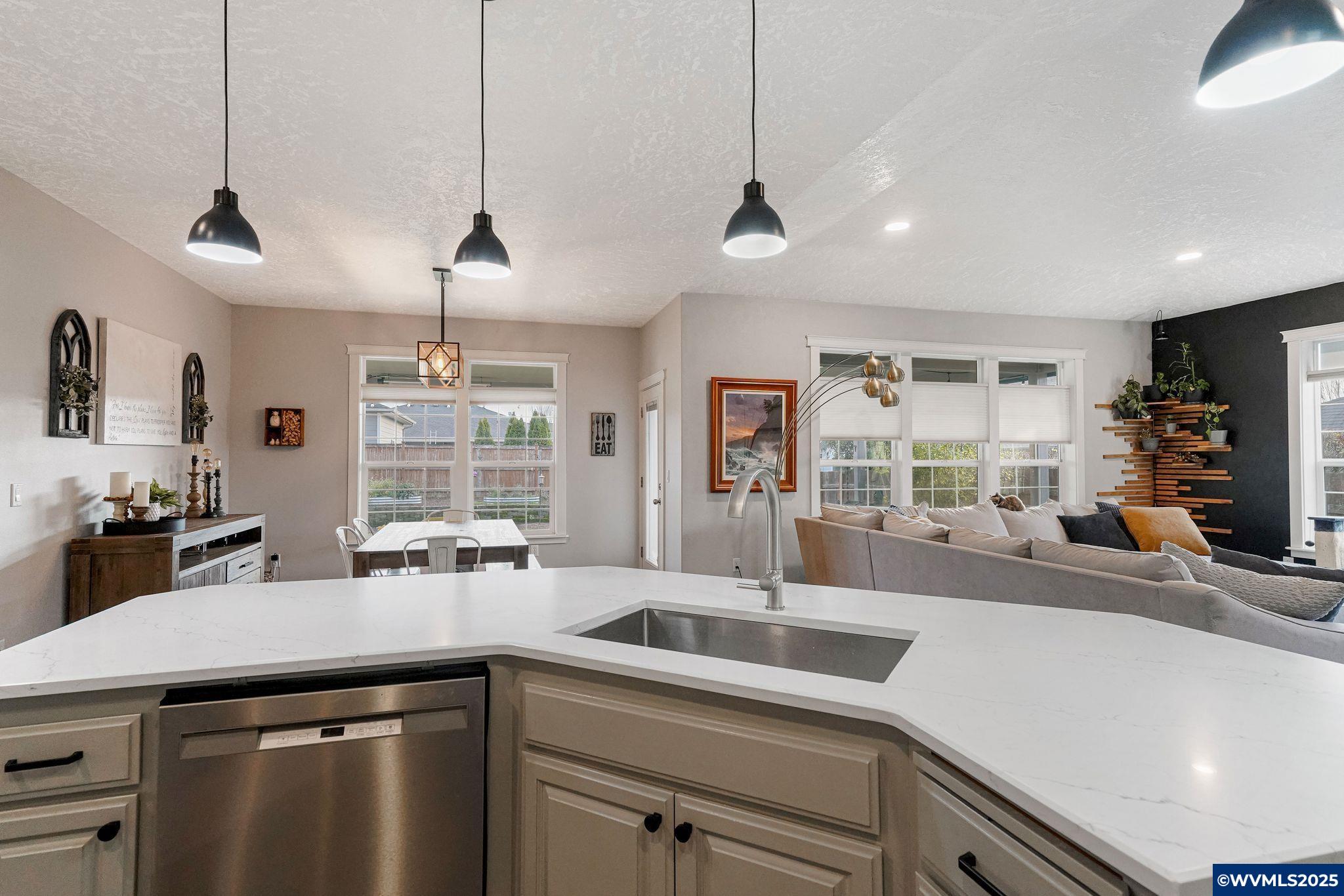 Albany, Oregon, 97321, United States, 3 Bedrooms Bedrooms, ,2 BathroomsBathrooms,Residential,For Sale,1992876