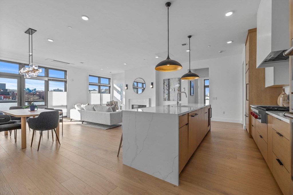 Brookline, Massachusetts, 02446, United States, 3 Bedrooms Bedrooms, ,4 BathroomsBathrooms,Residential,For Sale,1975462