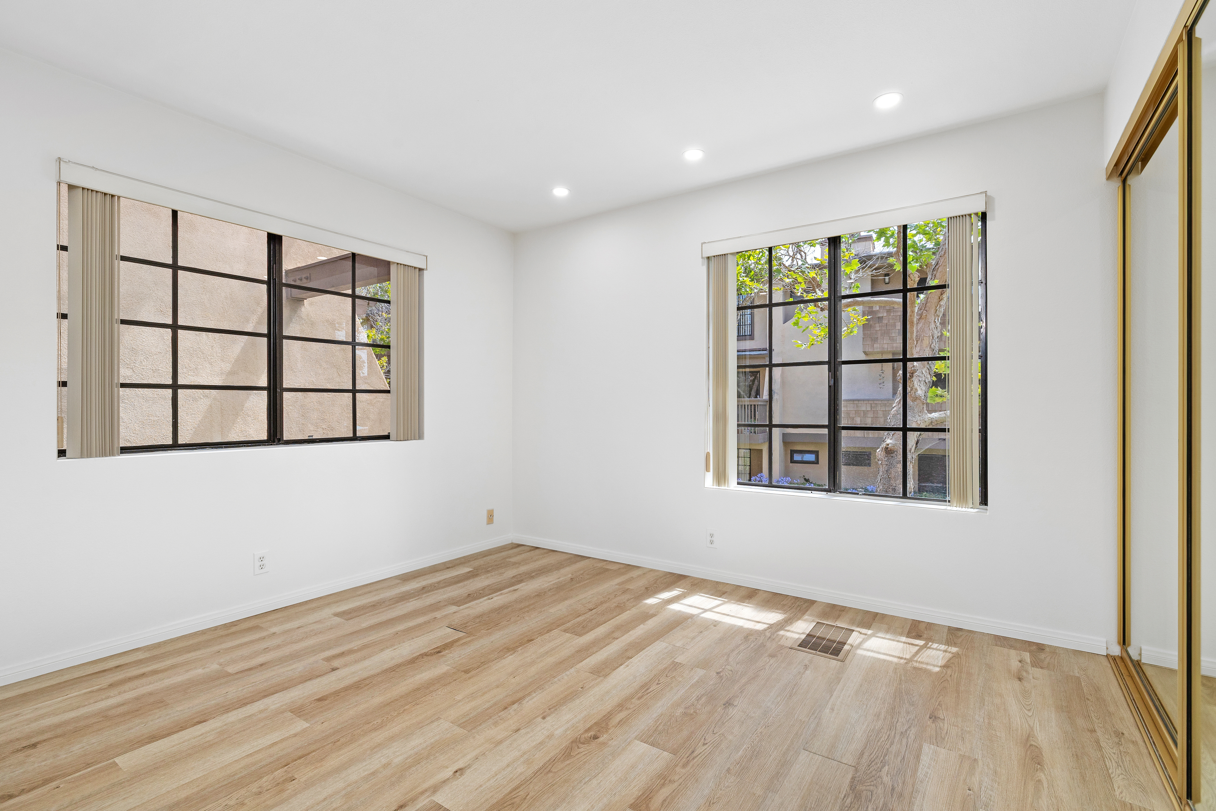  8870 Villa La Jolla Drive, San Diego, CA 92037 - 物件實景
