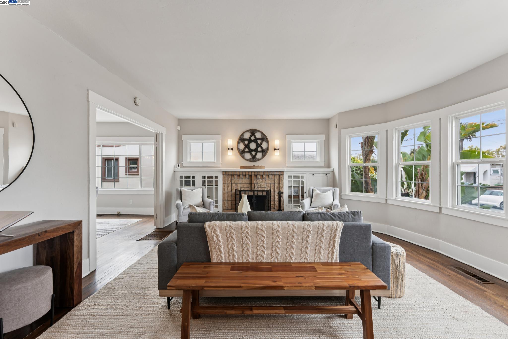 Oakland, California, 94605, United States, 2 Bedrooms Bedrooms, ,1 BathroomBathrooms,Residential,For Sale,1901518