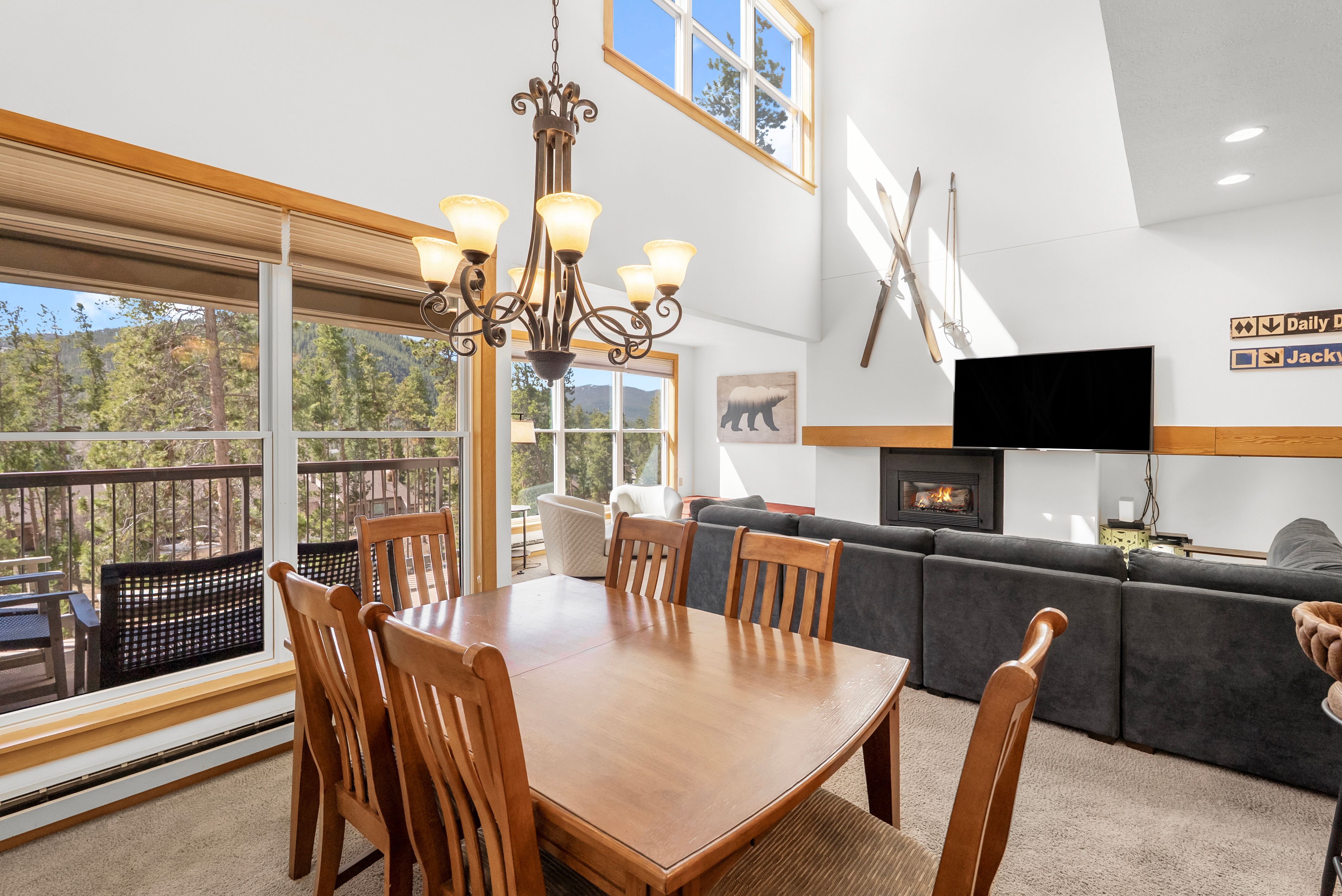  A Spacious and Light-filled Mountain Retreat - 物件實景