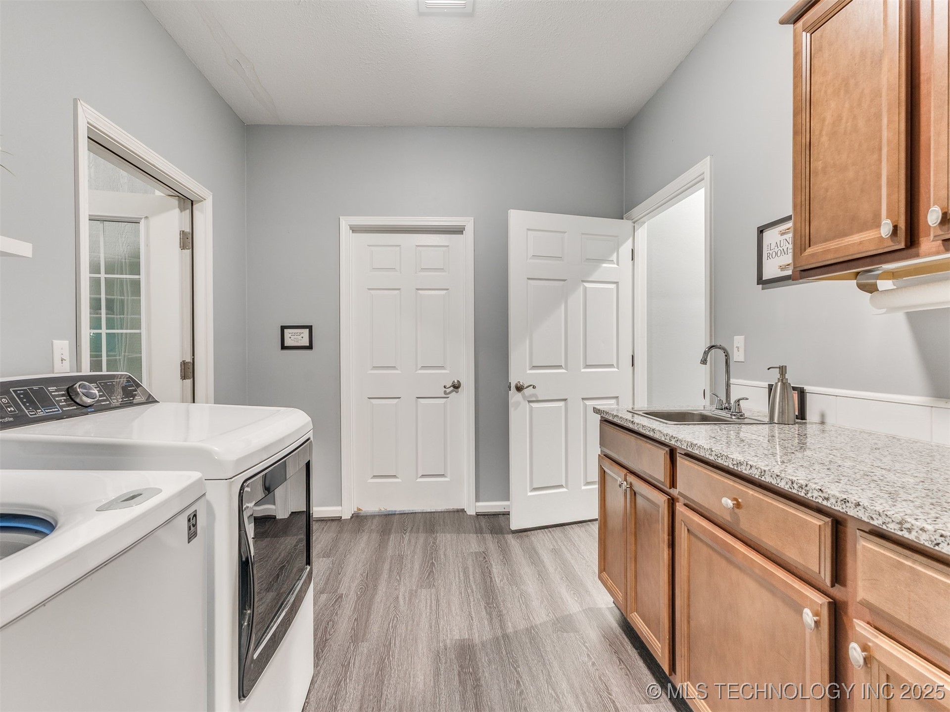 Mounds, Oklahoma, 74047, United States, 4 Bedrooms Bedrooms, ,4 BathroomsBathrooms,Residential,For Sale,1985246