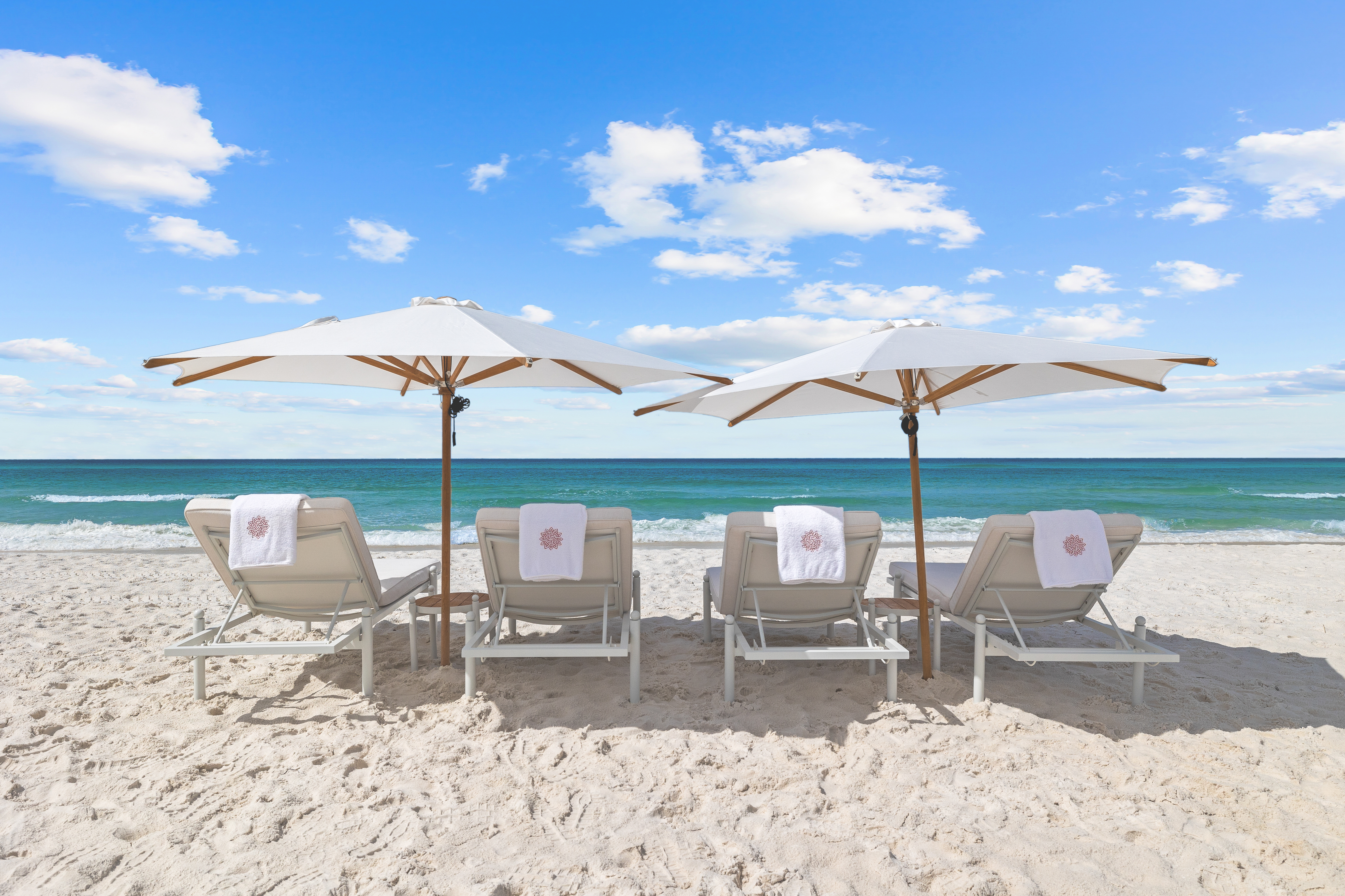  Architectural Gem With Pool And Carriage House - 物件實景