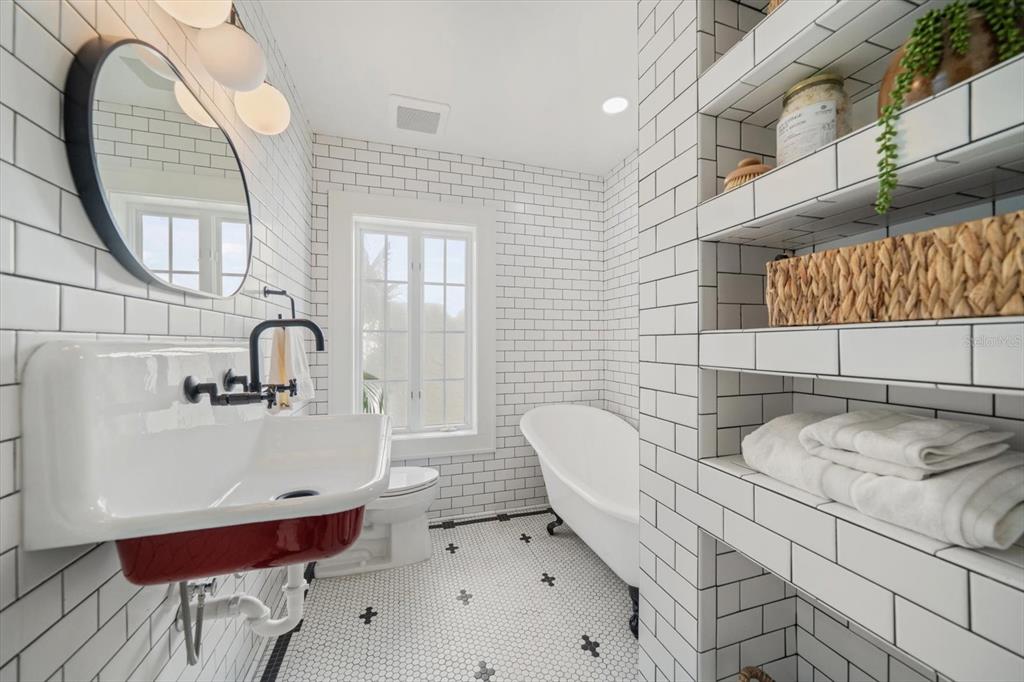 St Petersburg, Florida, 33707, United States, 5 Bedrooms Bedrooms, ,9 BathroomsBathrooms,Residential,For Sale,2000985