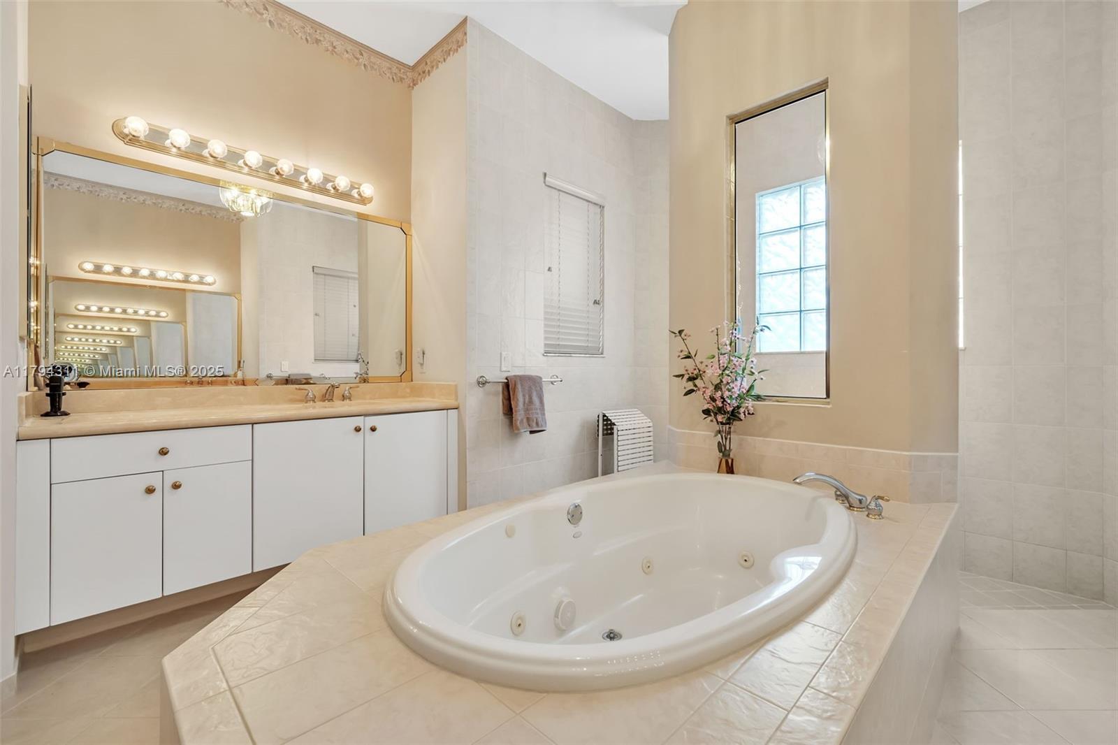 Davie, Florida, 33328, United States, 5 Bedrooms Bedrooms, ,4 BathroomsBathrooms,Residential,For Sale,1793011