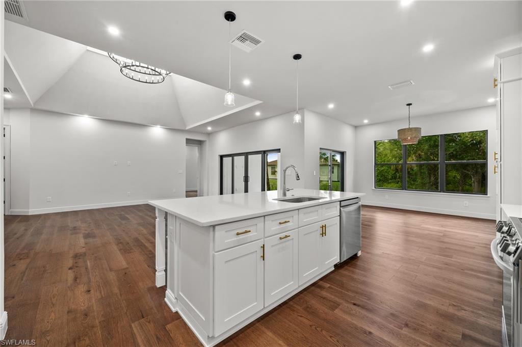 Fort Myers, Florida, 33905, United States, 3 Bedrooms Bedrooms, ,3 BathroomsBathrooms,Residential,For Sale,1865209