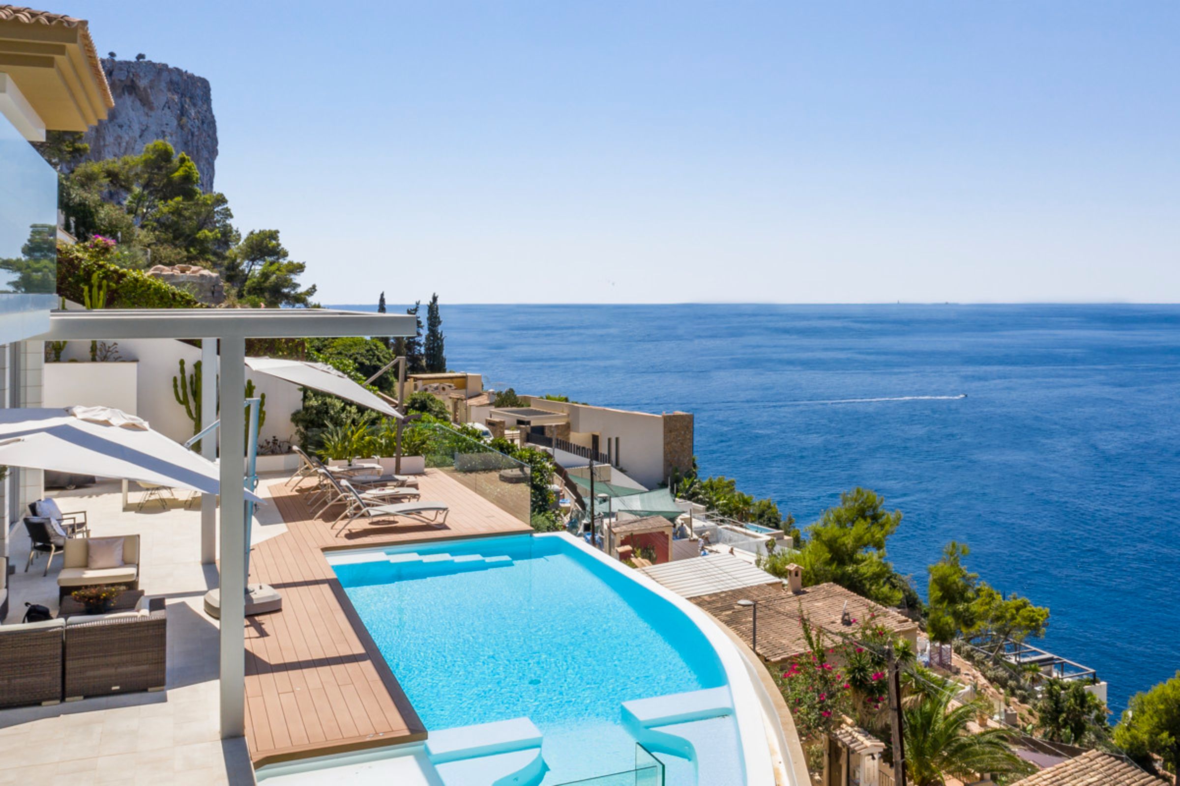 Seaside villa with views in Cala Llamp, Andratx.