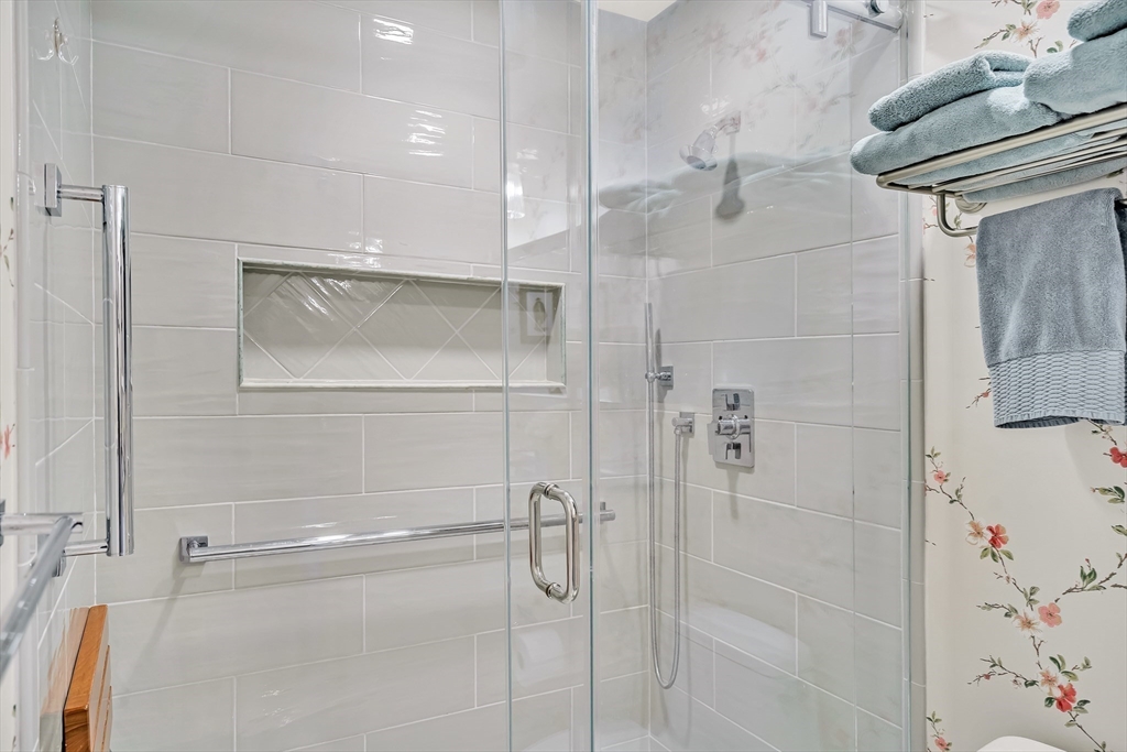 Cambridge, Massachusetts, 02141, United States, 2 Bedrooms Bedrooms, ,2 BathroomsBathrooms,Residential,For Sale,1913406