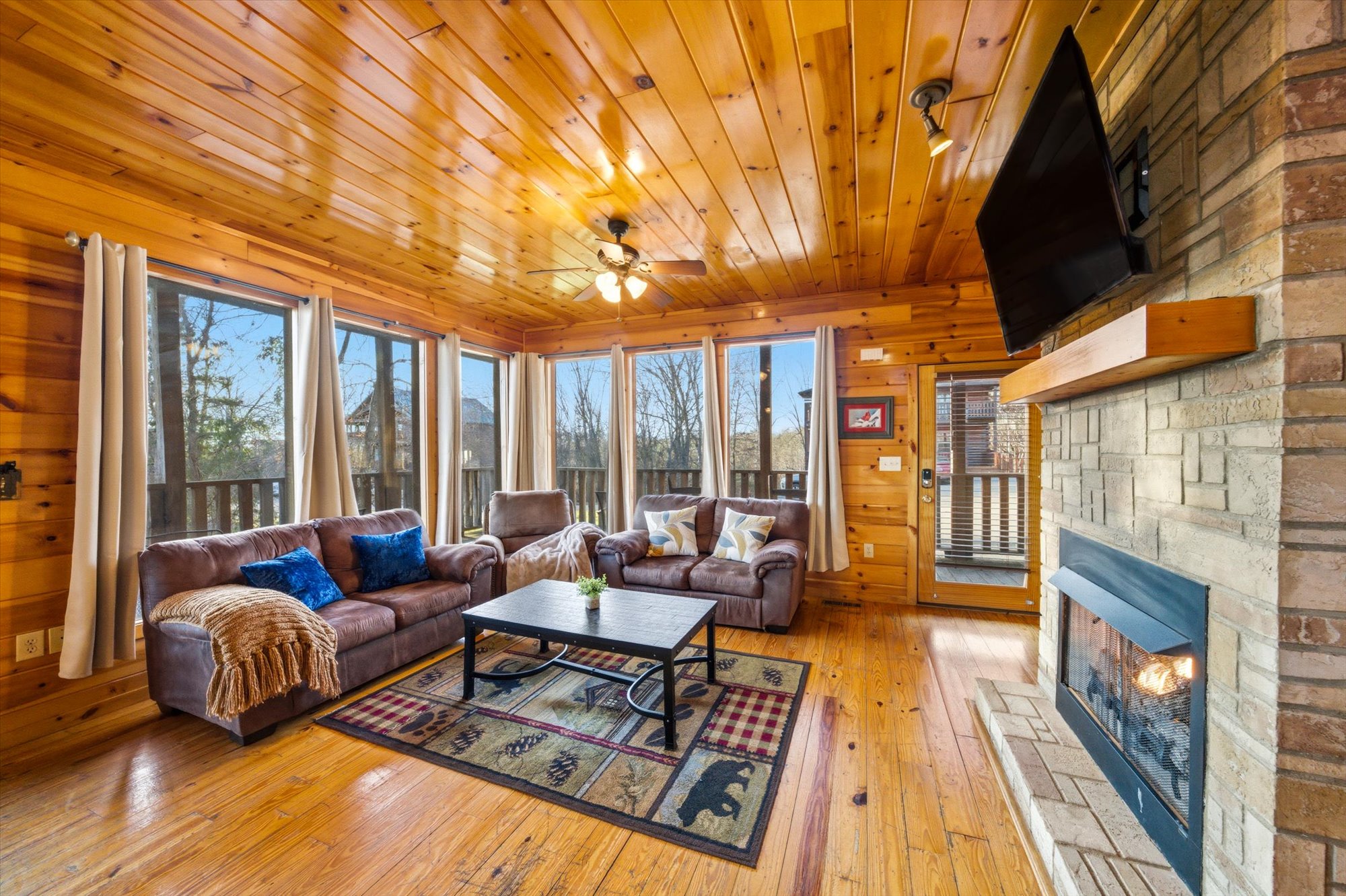 Sevierville, Tennessee, 37876-3406, United States, 3 Bedrooms Bedrooms, ,5 BathroomsBathrooms,Residential,For Sale,2048789