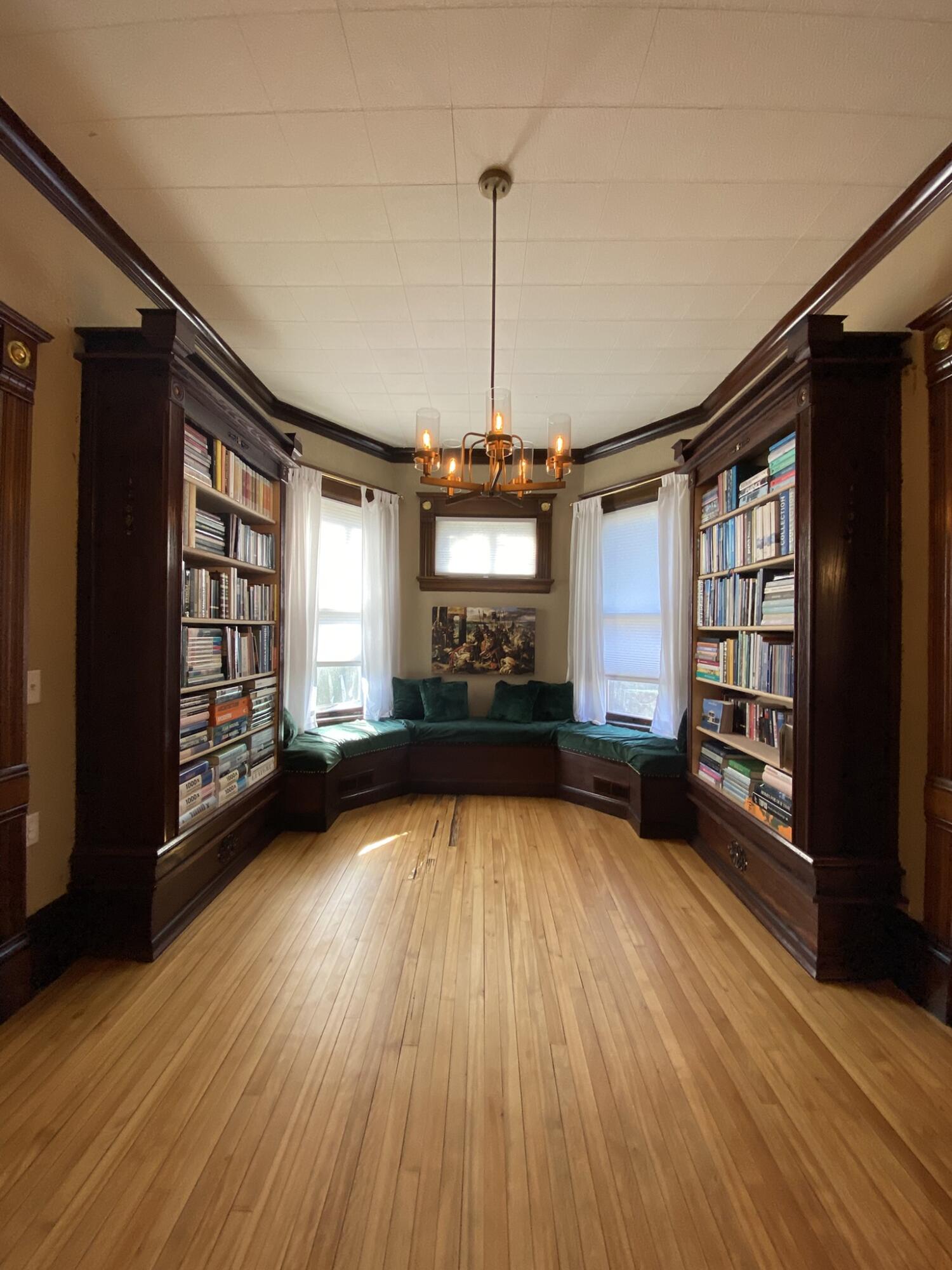 La Crosse, Wisconsin, 54601, United States, 6 Bedrooms Bedrooms, ,5 BathroomsBathrooms,Residential,For Sale,2018389