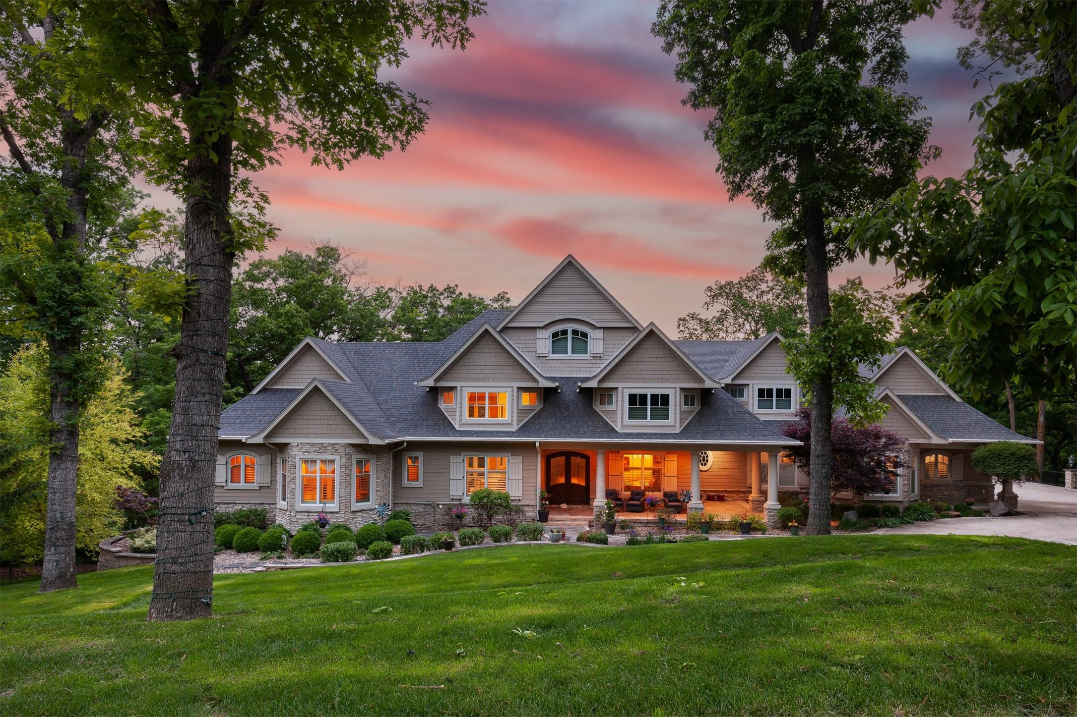 Urbandale, Iowa, 50323, United States, 4 Bedrooms Bedrooms, ,6 BathroomsBathrooms,Residential,For Sale,1980001