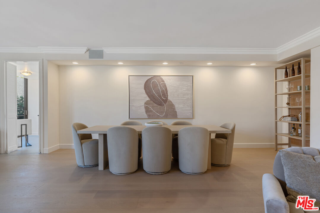 Beverly Hills, California, 90212, United States, 2 Bedrooms Bedrooms, ,3 BathroomsBathrooms,Residential,For Sale,1891933