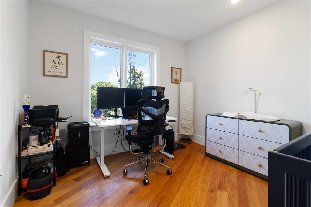 Quincy, Massachusetts, 02171, United States, 3 Bedrooms Bedrooms, ,2 BathroomsBathrooms,Residential,For Sale,1939729