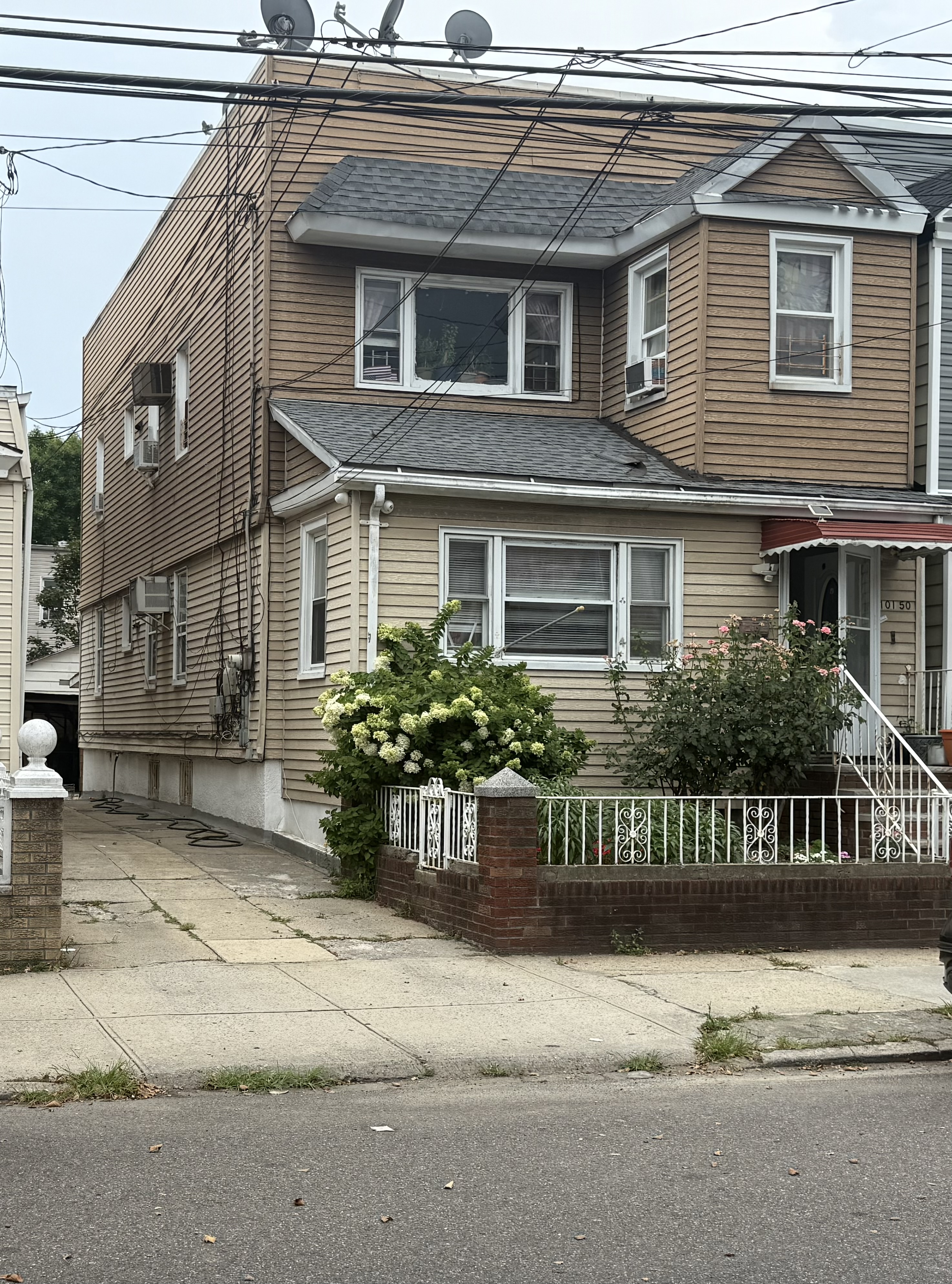 South Richmond Hill, New York, 11419, United States, 5 Bedrooms Bedrooms, ,2 BathroomsBathrooms,Residential,For Sale,1905718