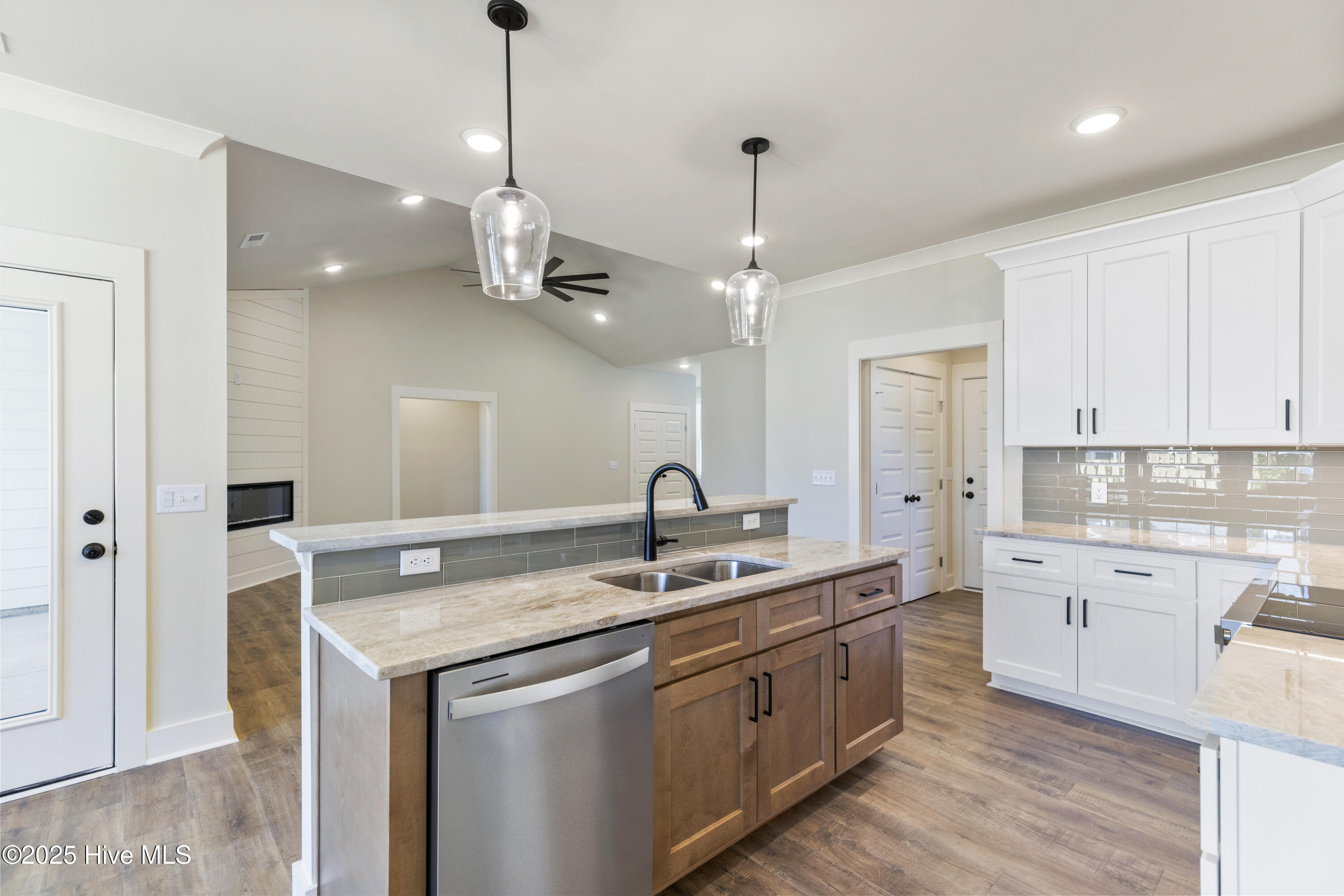 Carolina Beach, North Carolina, 28428, United States, 3 Bedrooms Bedrooms, ,2 BathroomsBathrooms,Residential,For Sale,1992087