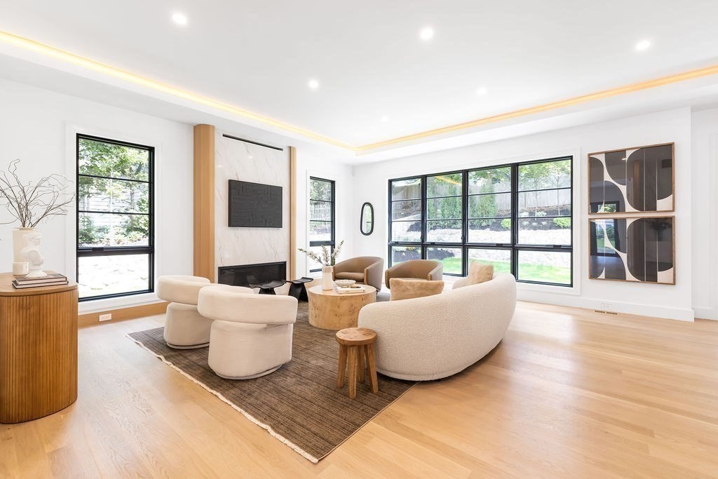 Newton, Massachusetts, 02459, United States, 6 Bedrooms Bedrooms, ,7 BathroomsBathrooms,Residential,For Sale,1939523