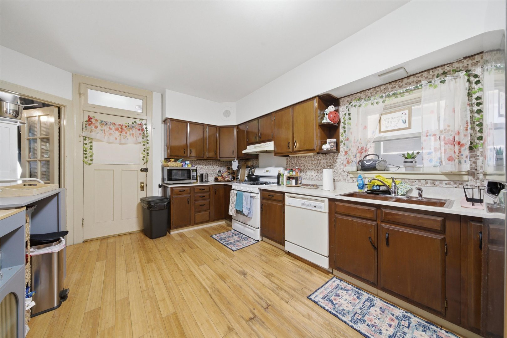 Chicago, Illinois, 60659, United States, 9 Bedrooms Bedrooms, ,Residential,For Sale,2040474