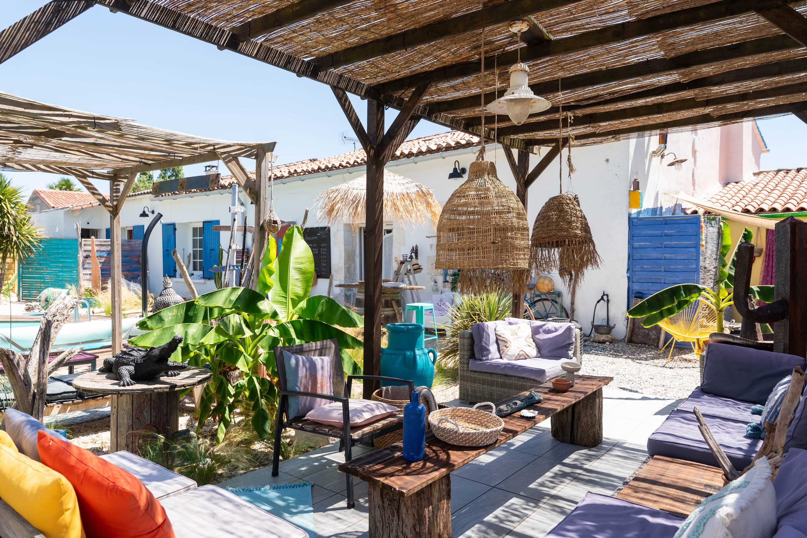 CHARMING BOHEMIAN-CHIC ESTATE – GUEST HOUSE BUSINESS WITH COTTAGES AND POOL, 6 … - 物件實景