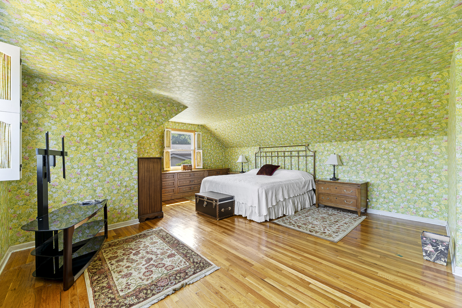 Glenview, Illinois, 60026, United States, 5 Bedrooms Bedrooms, ,3 BathroomsBathrooms,Residential,For Sale,1940344