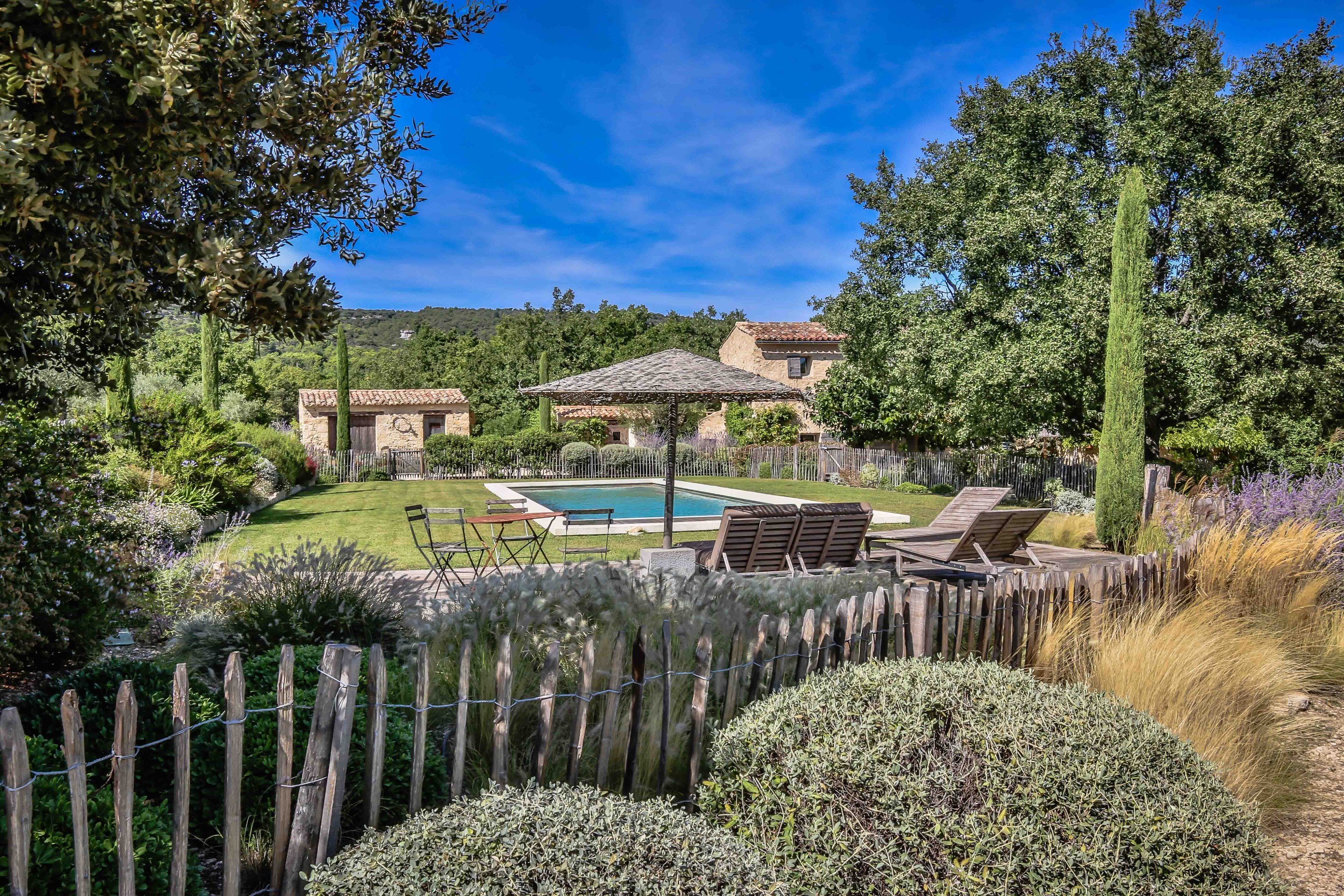  a home immersed in nature, where  provence becomes a way of life - 物件實景