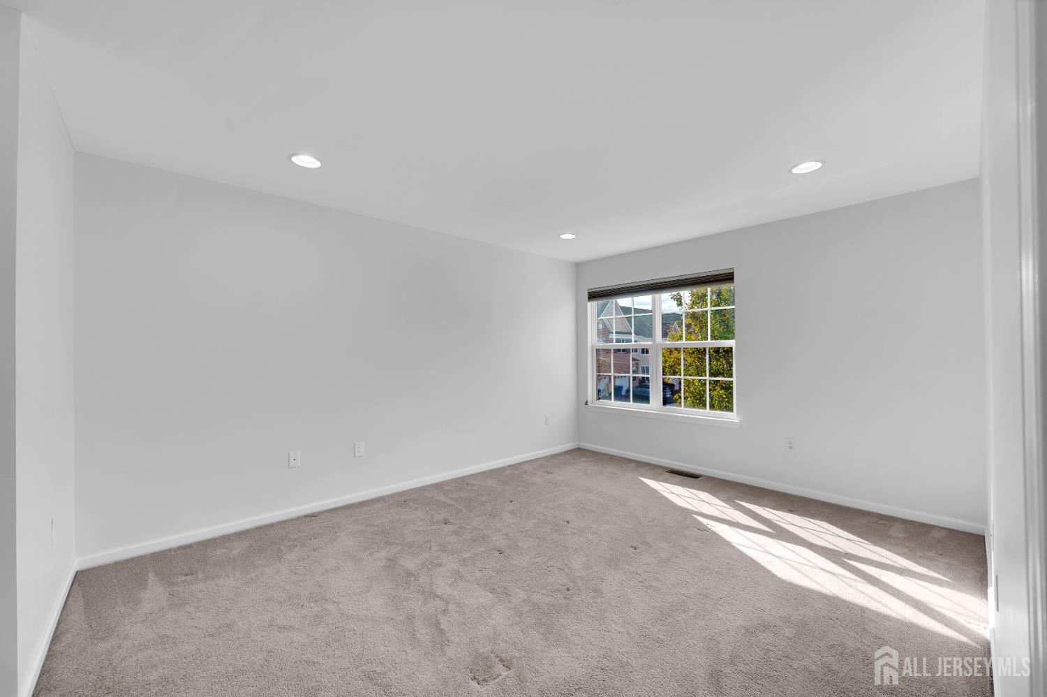 North Brunswick, New Jersey, 08902, United States, 3 Bedrooms Bedrooms, ,4 BathroomsBathrooms,Residential,For Sale,1987808