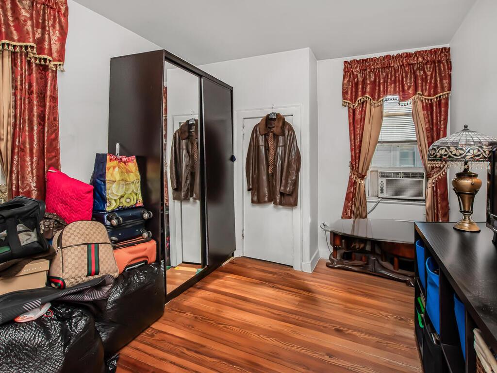 Yonkers, New York, 10710, United States, 3 Bedrooms Bedrooms, ,2 BathroomsBathrooms,Residential,For Sale,1982503