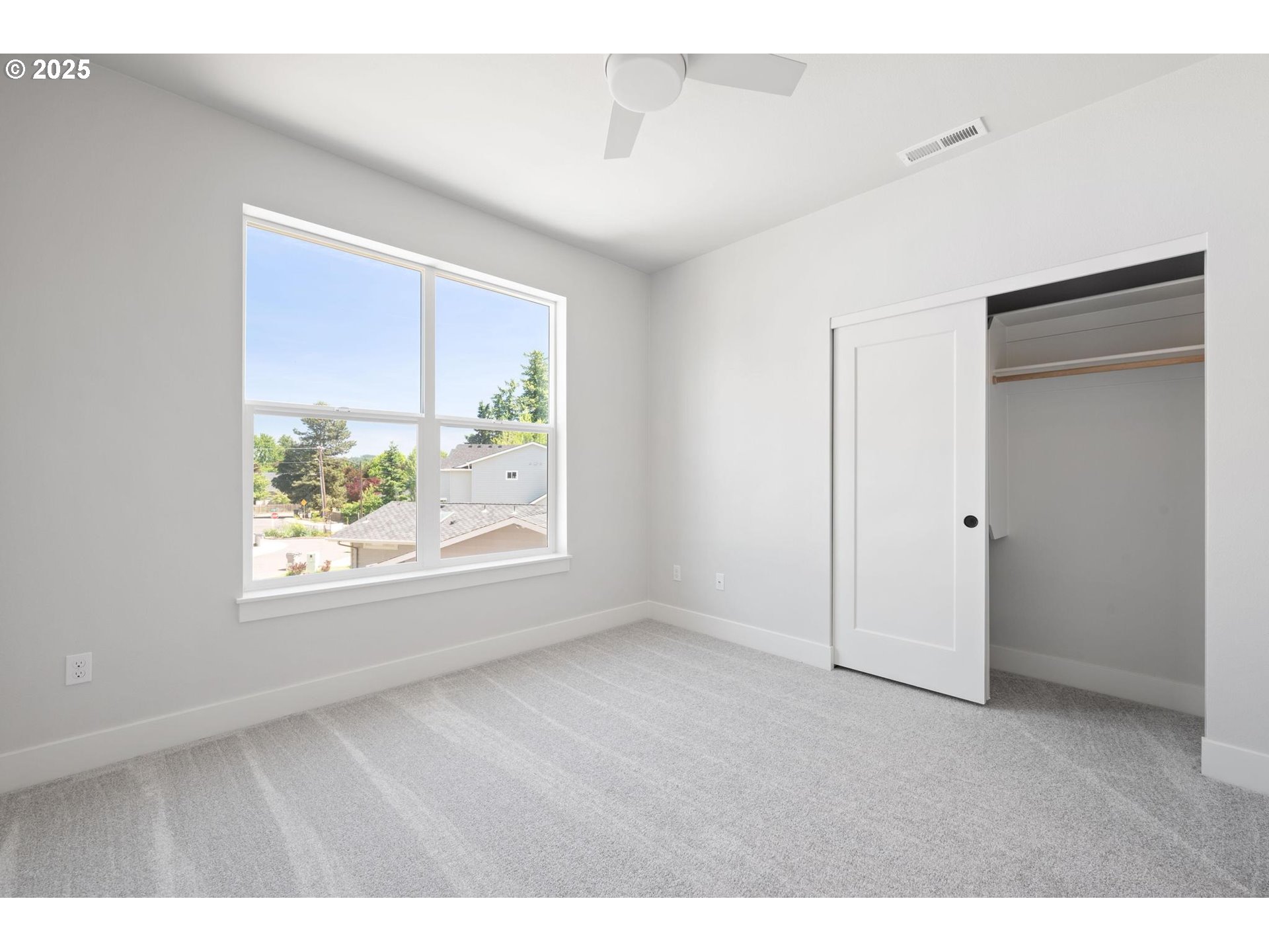 Tigard, Oregon, 97224, United States, 3 Bedrooms Bedrooms, ,2 BathroomsBathrooms,Residential,For Sale,1837175
