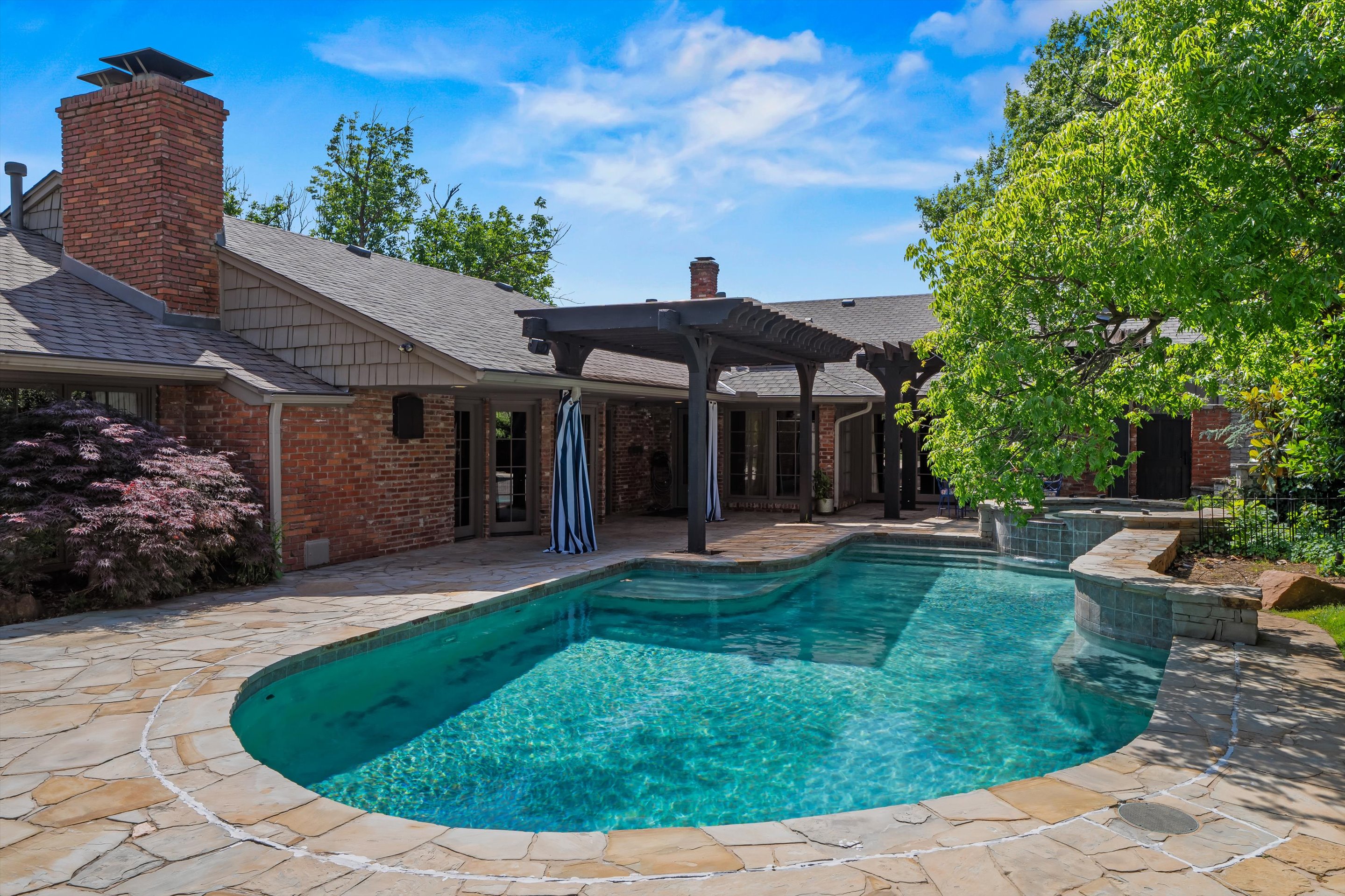  1603 Dorchester Drive, Nichols Hills, OK 73120 - 物件實景