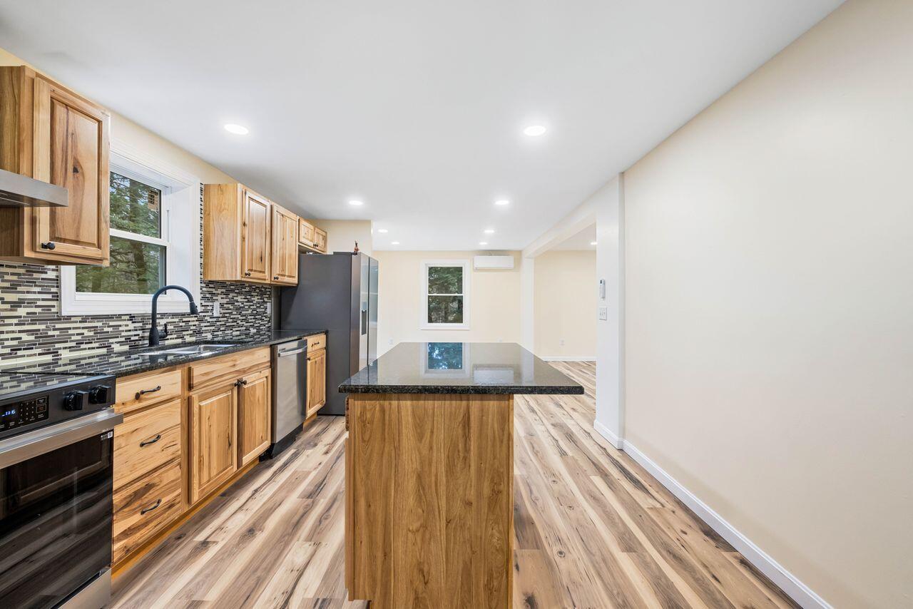 Casco, Maine, 04015, United States, 3 Bedrooms Bedrooms, ,5 BathroomsBathrooms,Residential,For Sale,2001972