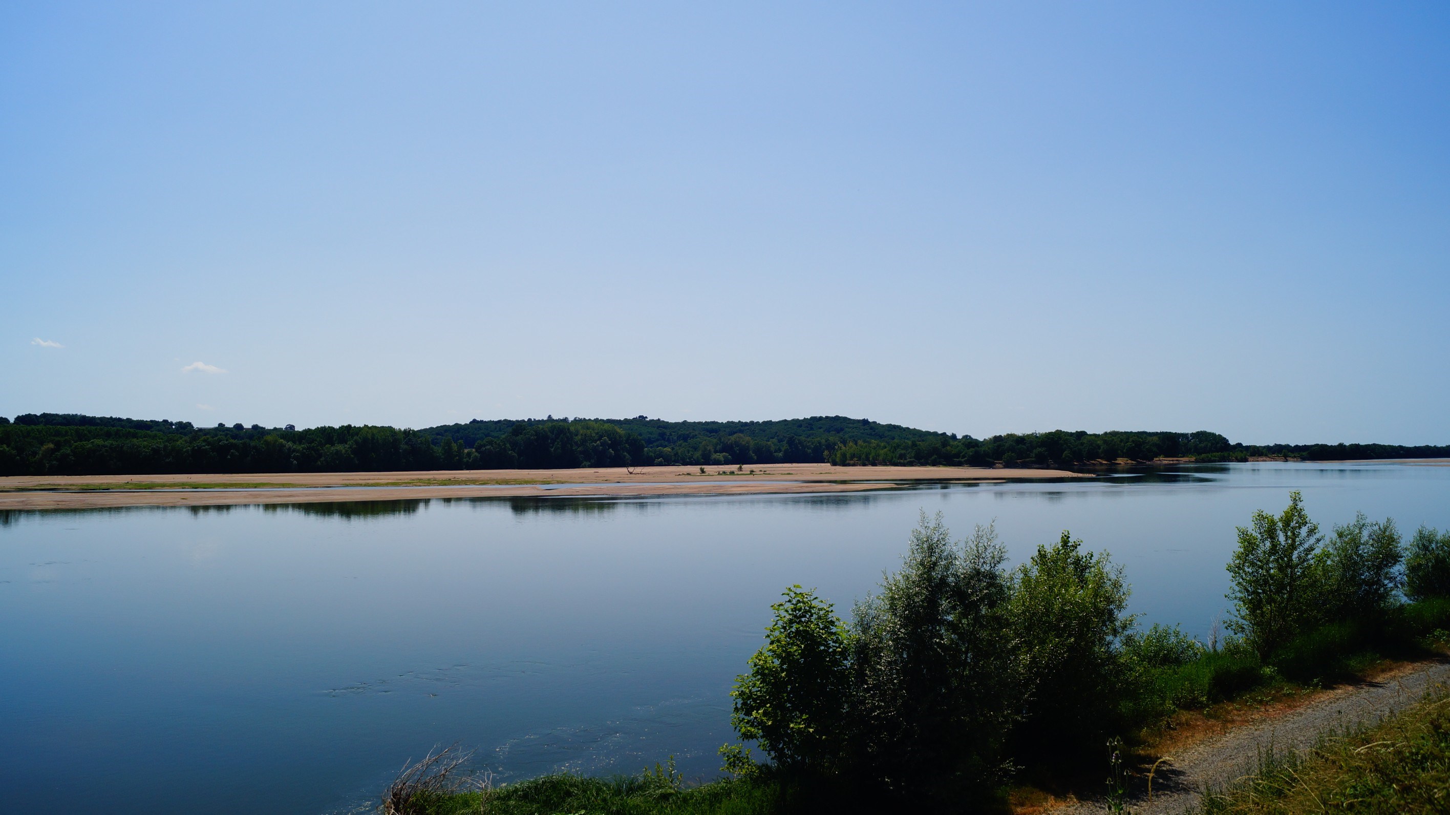  Rare Loire Valley Property Offering Panoramic Riverfront Elegance - 物件實景