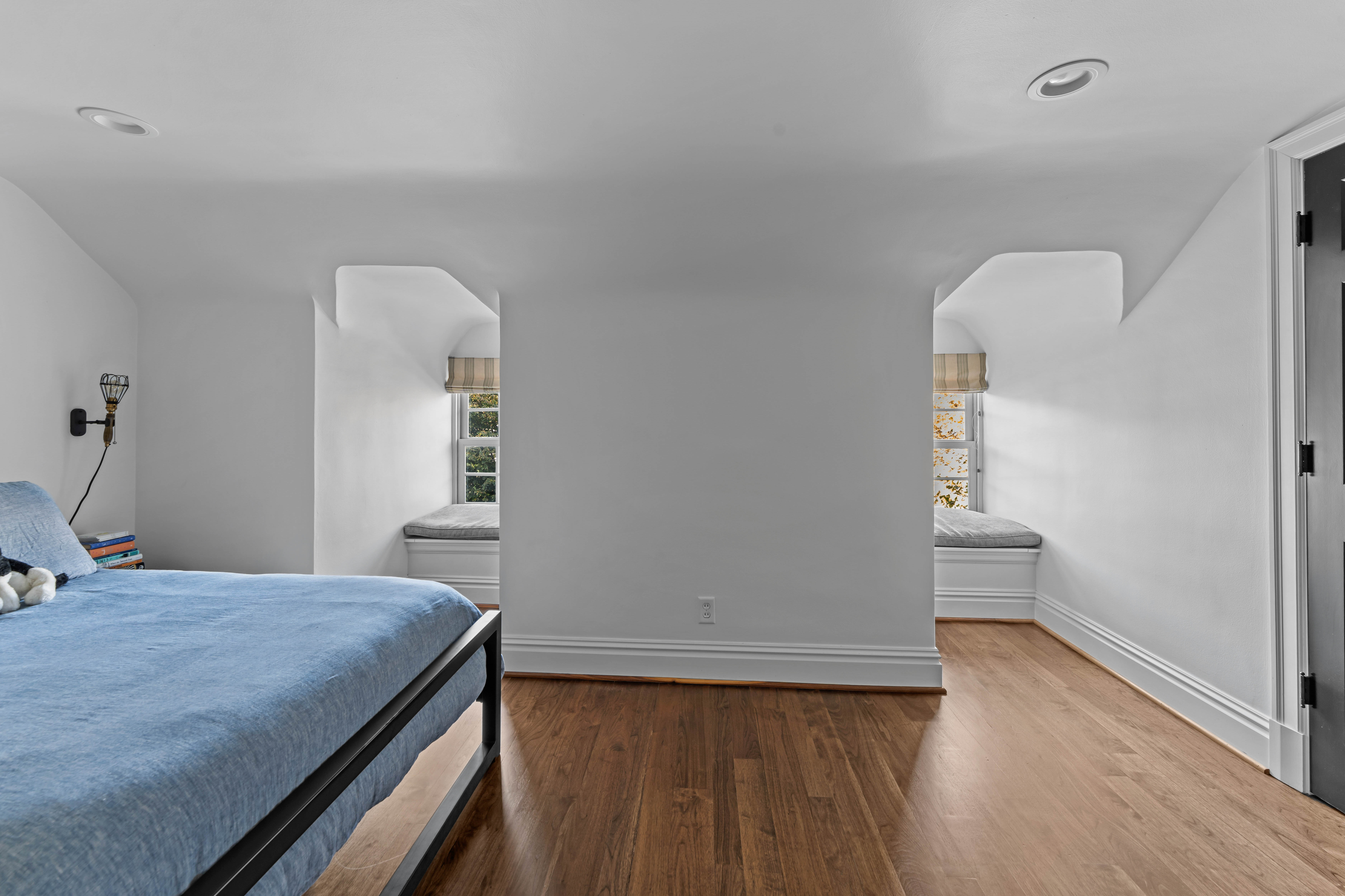  Stunning Private Estate Tucked Away on one of Ladue