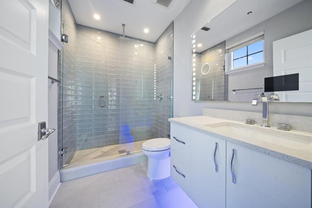 100 Beach Drive NE Unit 1900, St Petersburg, Florida, 33701, United States, 4 Bedrooms Bedrooms, ,6 BathroomsBathrooms,Residential,For Sale,100 Beach Drive NE Unit 1900,1618672