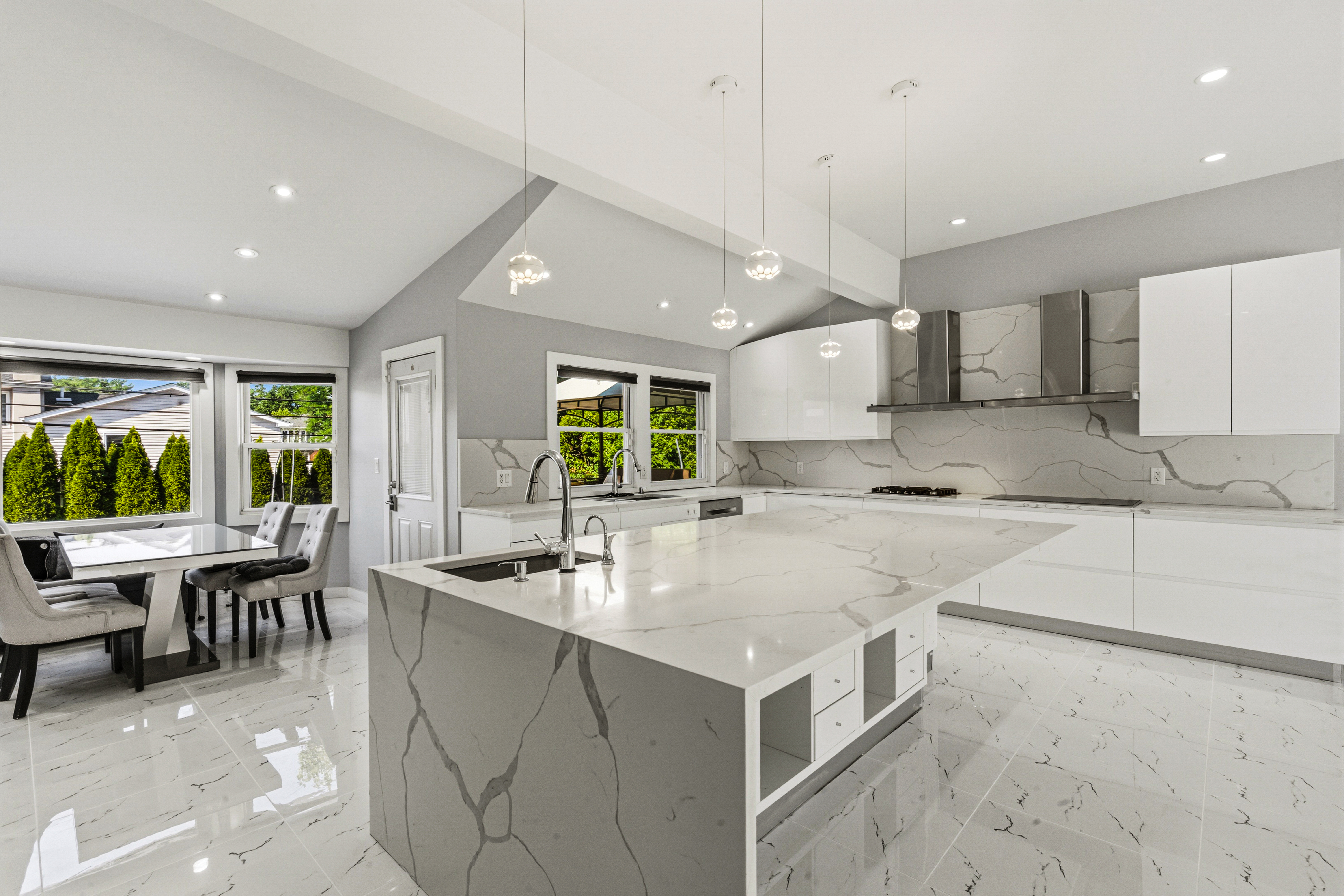  31 Sutton Hill Lane, Manhasset Hills, NY, 11040 - 物件實景