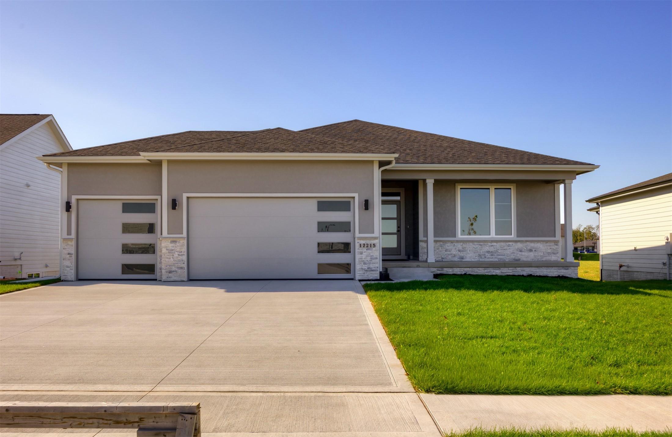 Urbandale, Iowa, 50323, United States, 4 Bedrooms Bedrooms, ,3 BathroomsBathrooms,Residential,For Sale,1975900