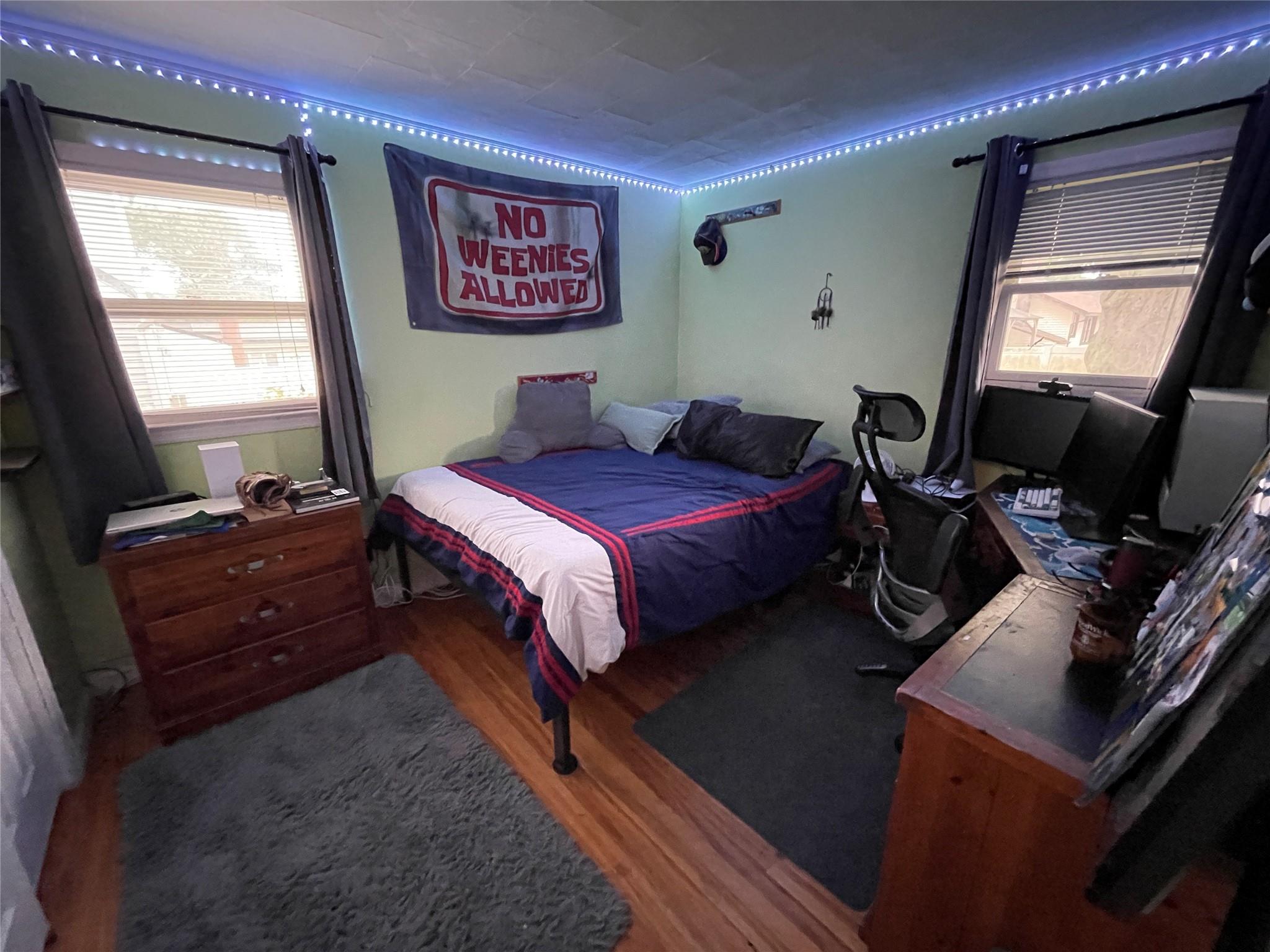 Lindenhurst, New York, 11757, United States, 3 Bedrooms Bedrooms, ,2 BathroomsBathrooms,Residential,For Sale,1920601