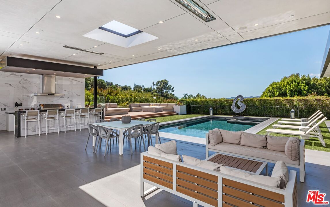 Beverly Hills, California, 90210, United States, 5 Bedrooms Bedrooms, ,9 BathroomsBathrooms,Residential,For Sale,1906570