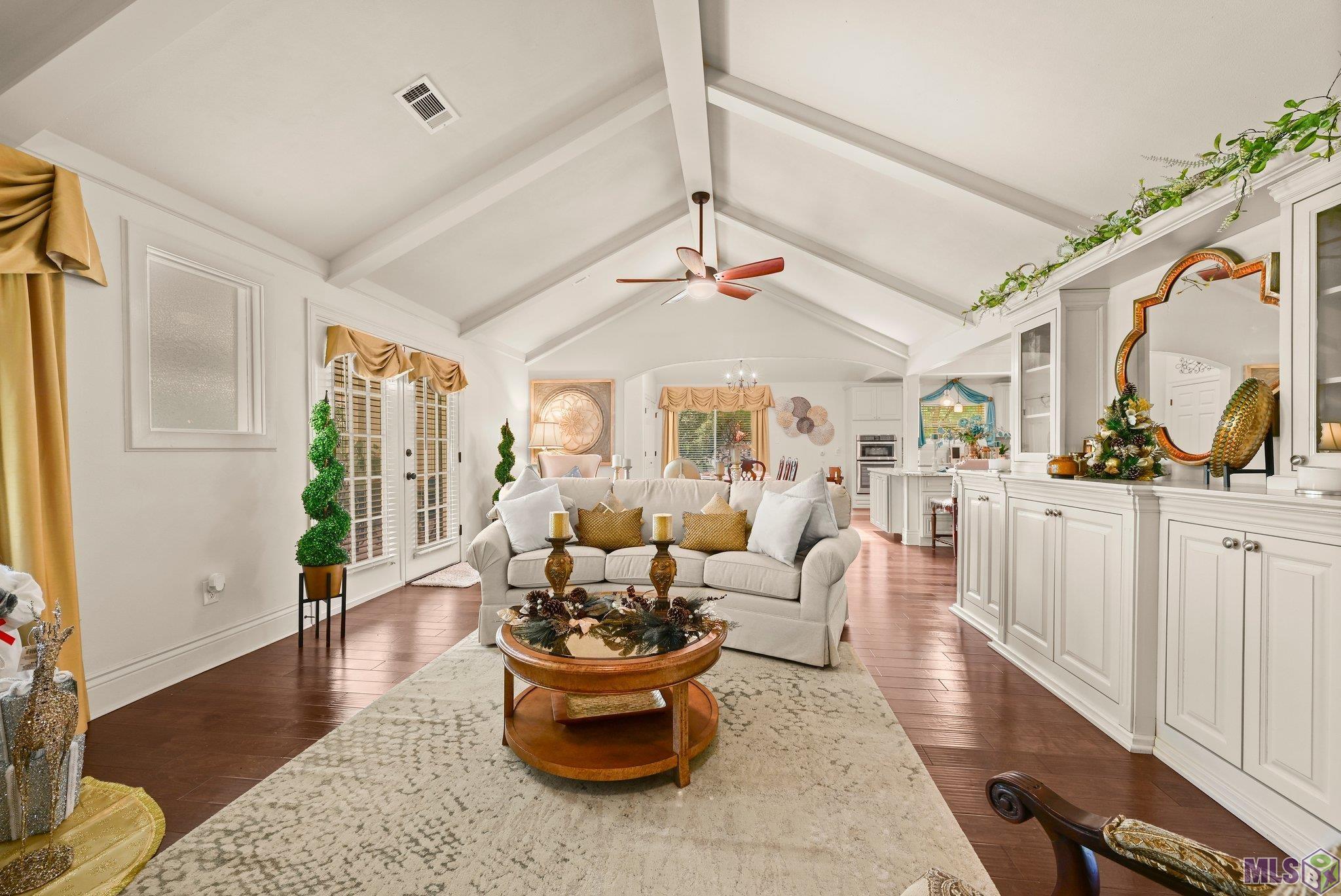 Baton Rouge, Louisiana, 70818, United States, 5 Bedrooms Bedrooms, ,4 BathroomsBathrooms,Residential,For Sale,1899347