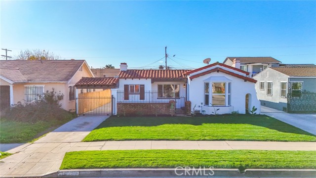 Los Angeles, California, 90047, United States, 5 Bedrooms Bedrooms, ,Residential,For Sale,2009243