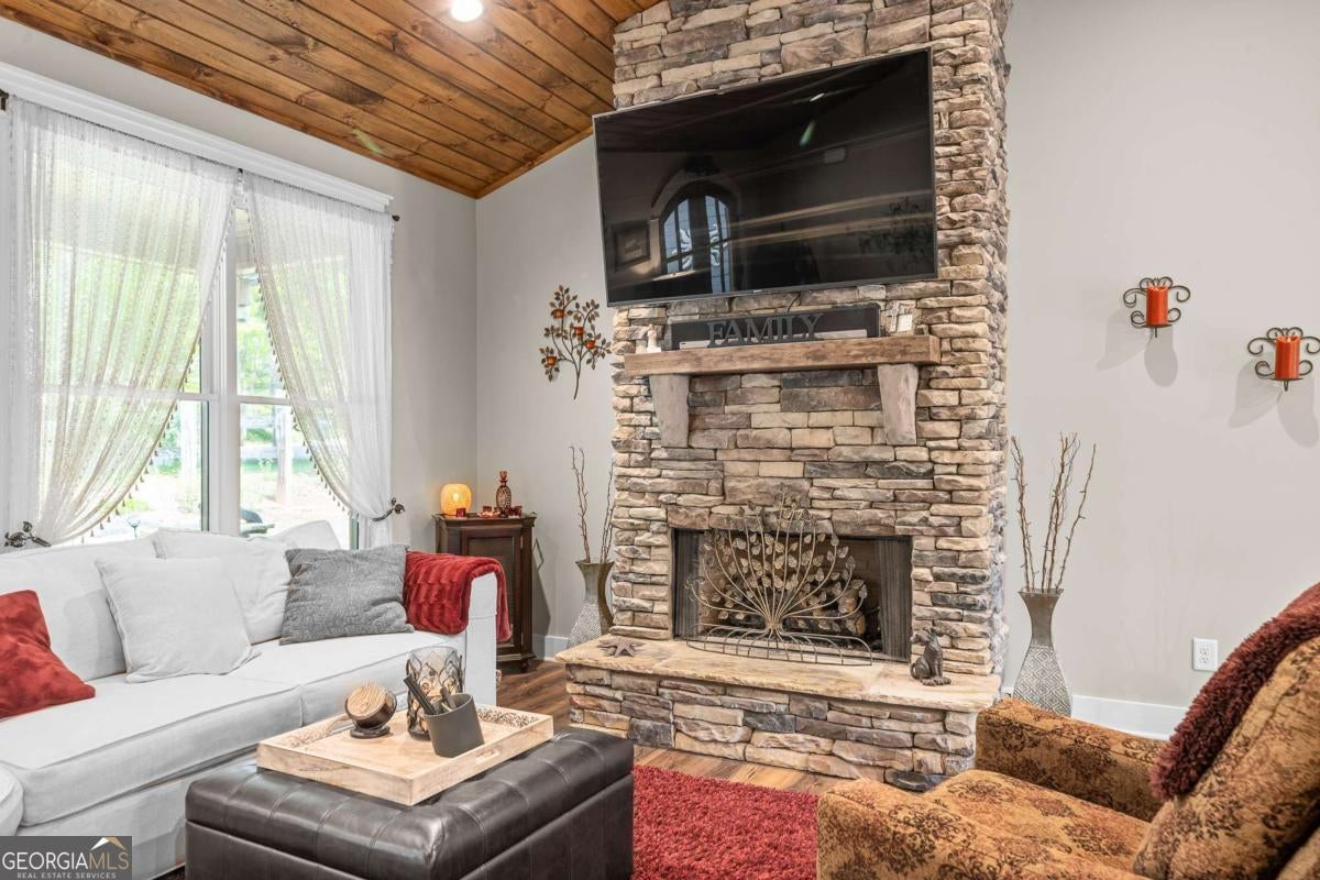 Talking Rock, Georgia, 30175, United States, 3 Bedrooms Bedrooms, ,2 BathroomsBathrooms,Residential,For Sale,1972070