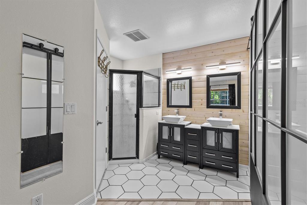 Tarpon Springs, Florida, 34689, United States, 4 Bedrooms Bedrooms, ,2 BathroomsBathrooms,Residential,For Sale,1920120