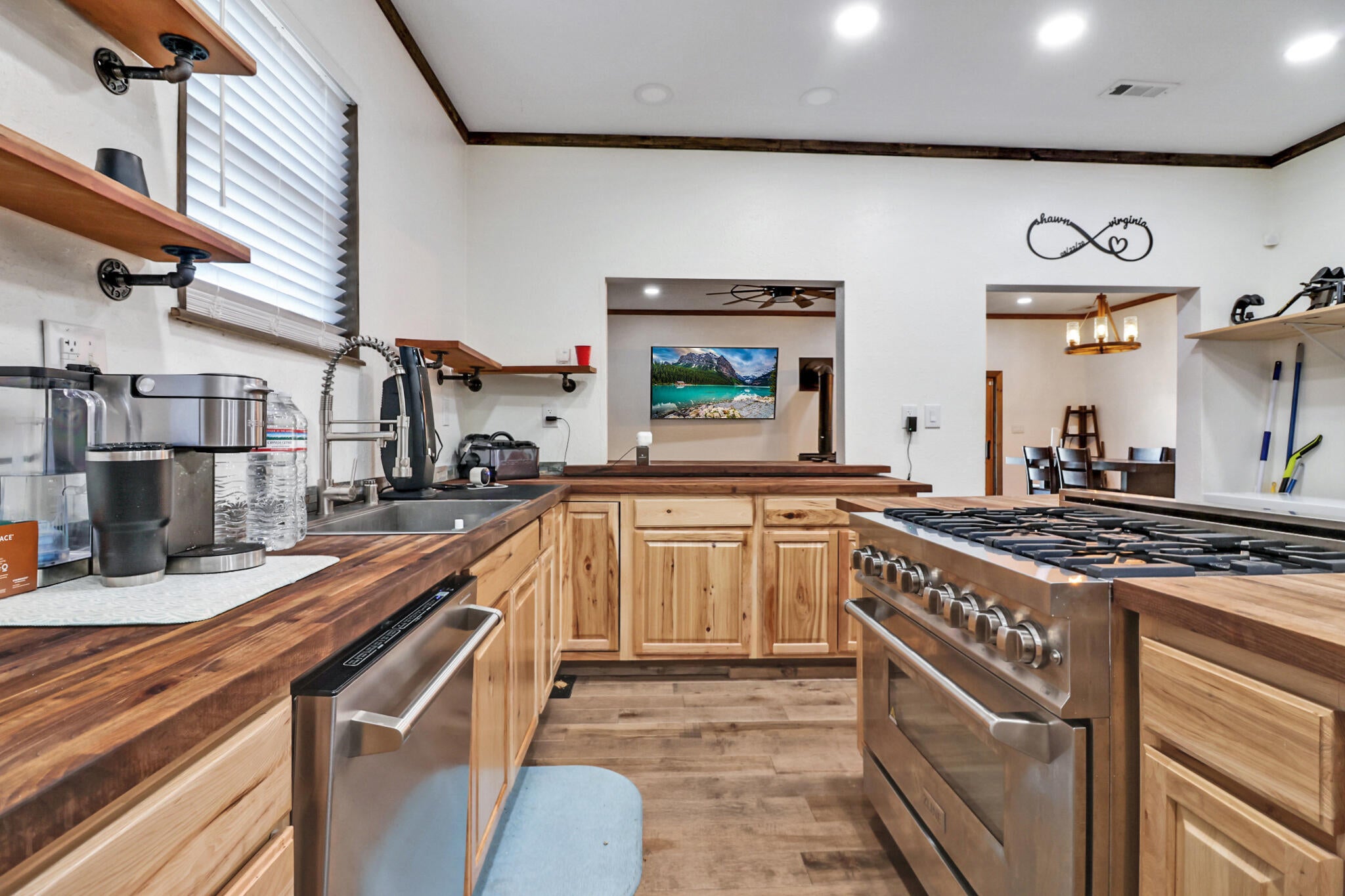 Pikeville, Tennessee, 37367, United States, 5 Bedrooms Bedrooms, ,3 BathroomsBathrooms,Residential,For Sale,1692577