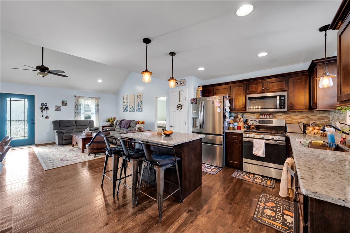 Manchester, Tennessee, 37355, United States, 3 Bedrooms Bedrooms, ,2 BathroomsBathrooms,Residential,For Sale,2007500