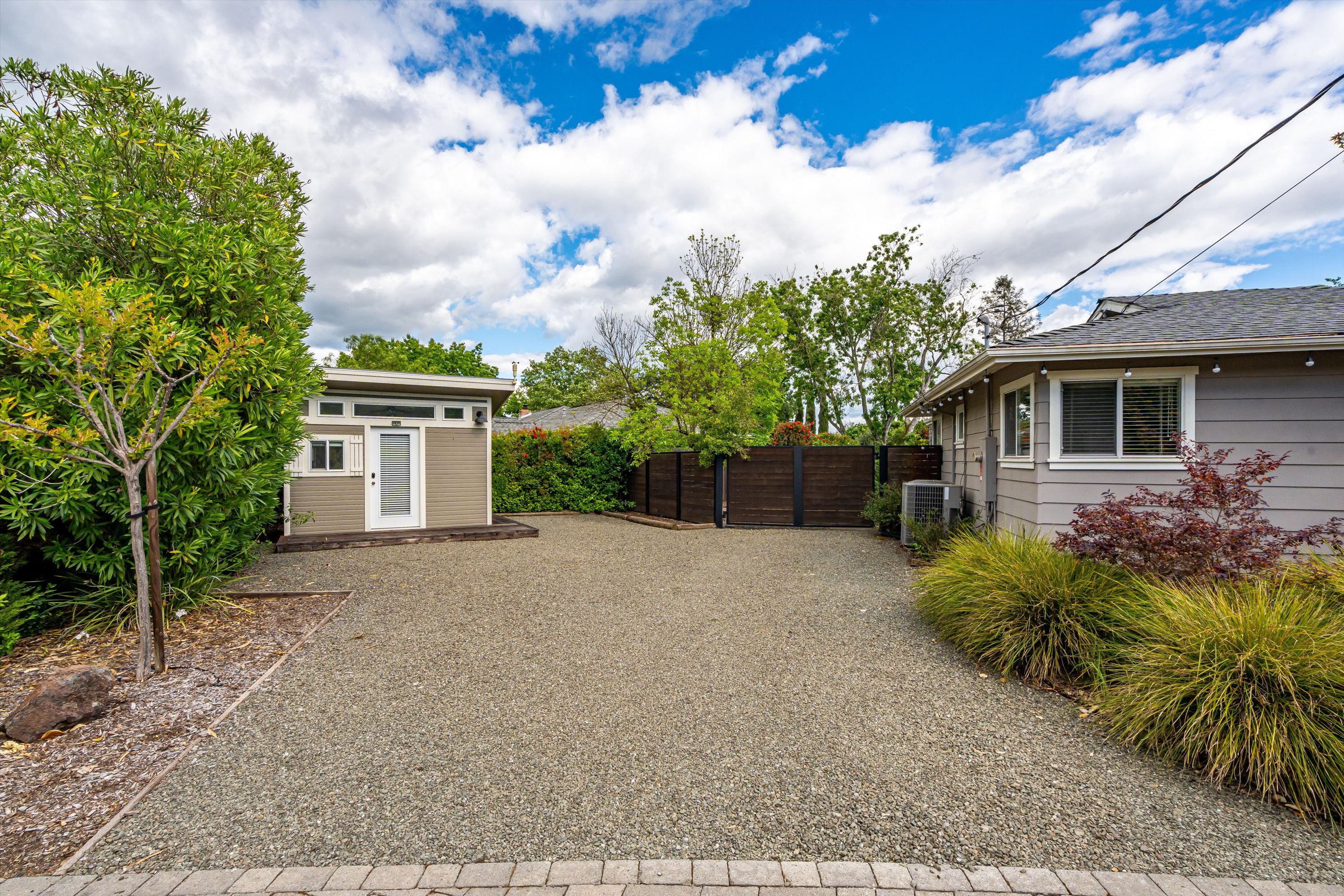  960 Lark Ave - 物件實景