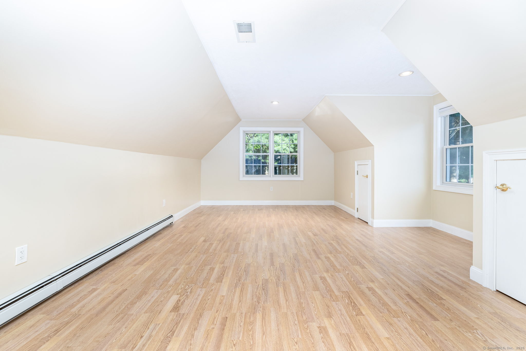 Manchester, Connecticut, 06040, United States, 3 Bedrooms Bedrooms, ,3 BathroomsBathrooms,Residential,For Sale,1917264